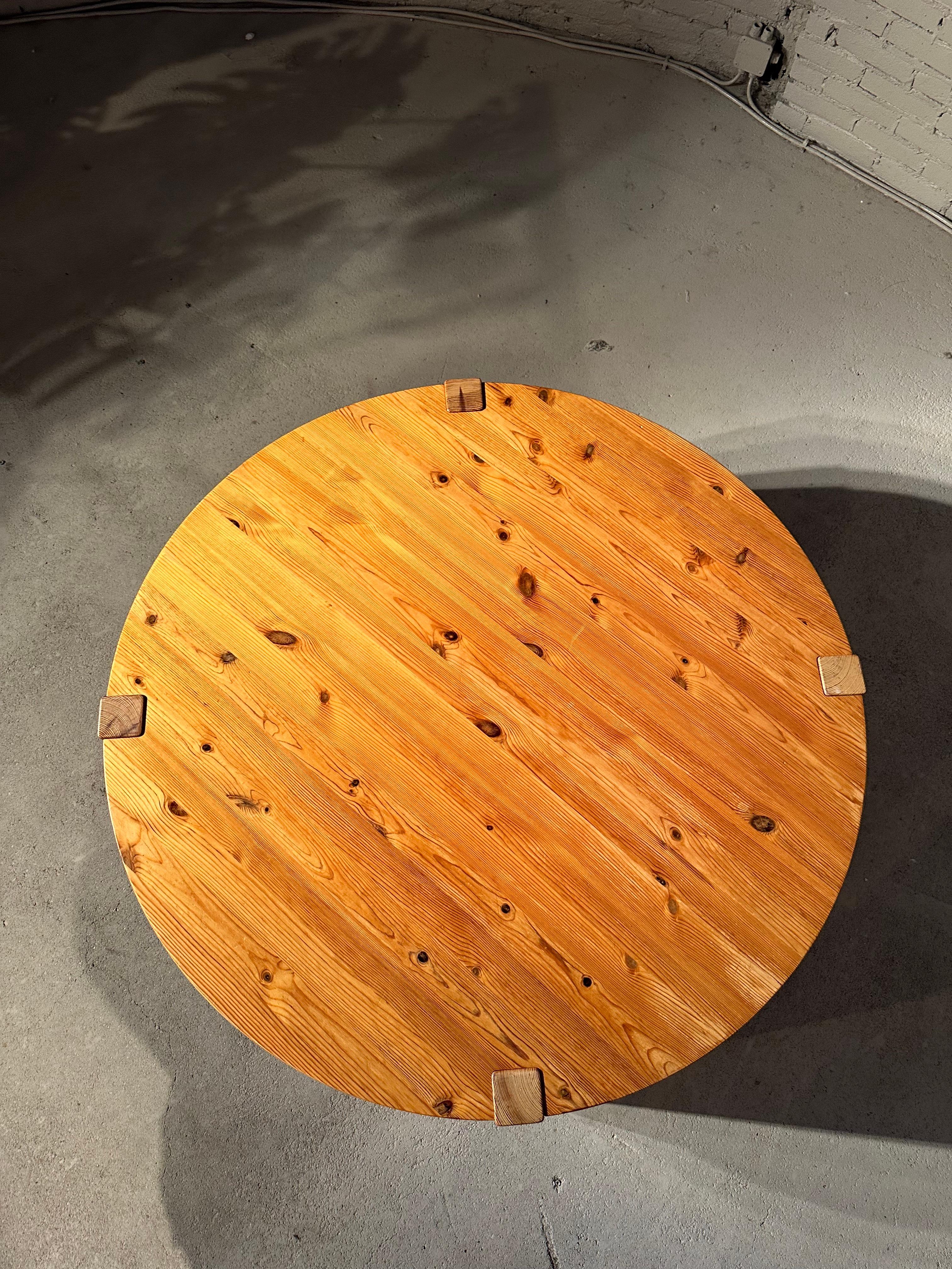 Post-Modern Vintage Round Coffee Table For Sale
