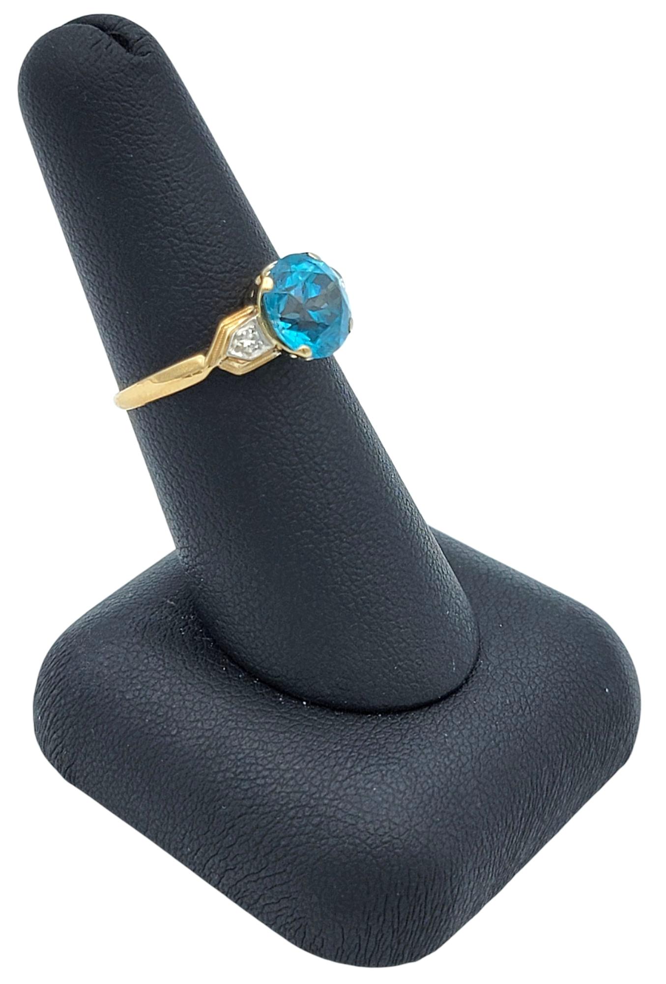 Vintage Round Cut Blue Zircon and Diamond Three-Stone Ring 14 Karat Yellow Gold For Sale 6