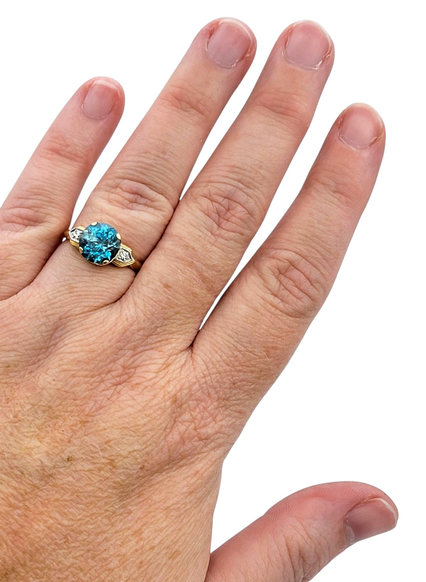 Vintage Round Cut Blue Zircon and Diamond Three-Stone Ring 14 Karat Yellow Gold For Sale 3