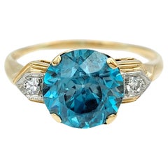 Dreisteiniger Vintage-Ring aus 14 Karat Gelbgold mit blauem Zirkon im Rundschliff und Diamanten