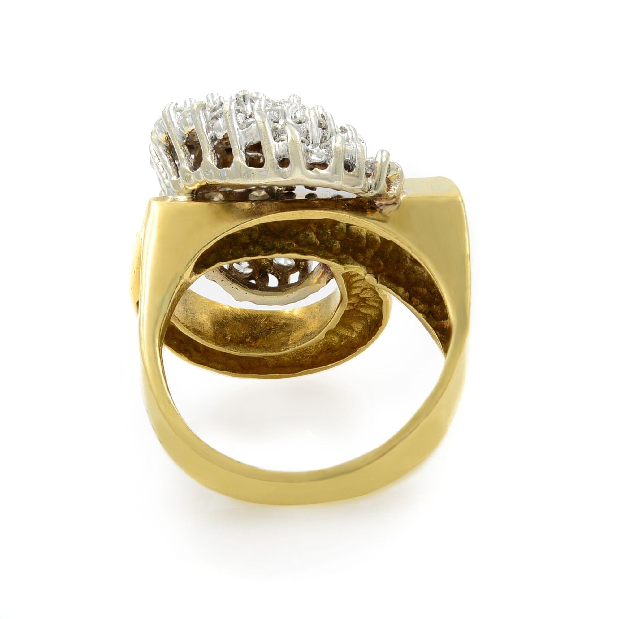 Vintage Round Cut Diamond Cocktail Ring 18K Yellow Gold 1.65Cttw In New Condition For Sale In New York, NY
