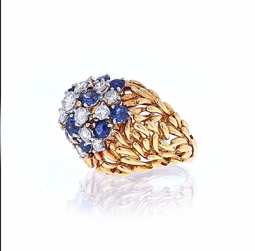 Women's or Men's Vintage Round Cut White Diamond and Blue Sapphire Cluster Cocktail Ring For Sale