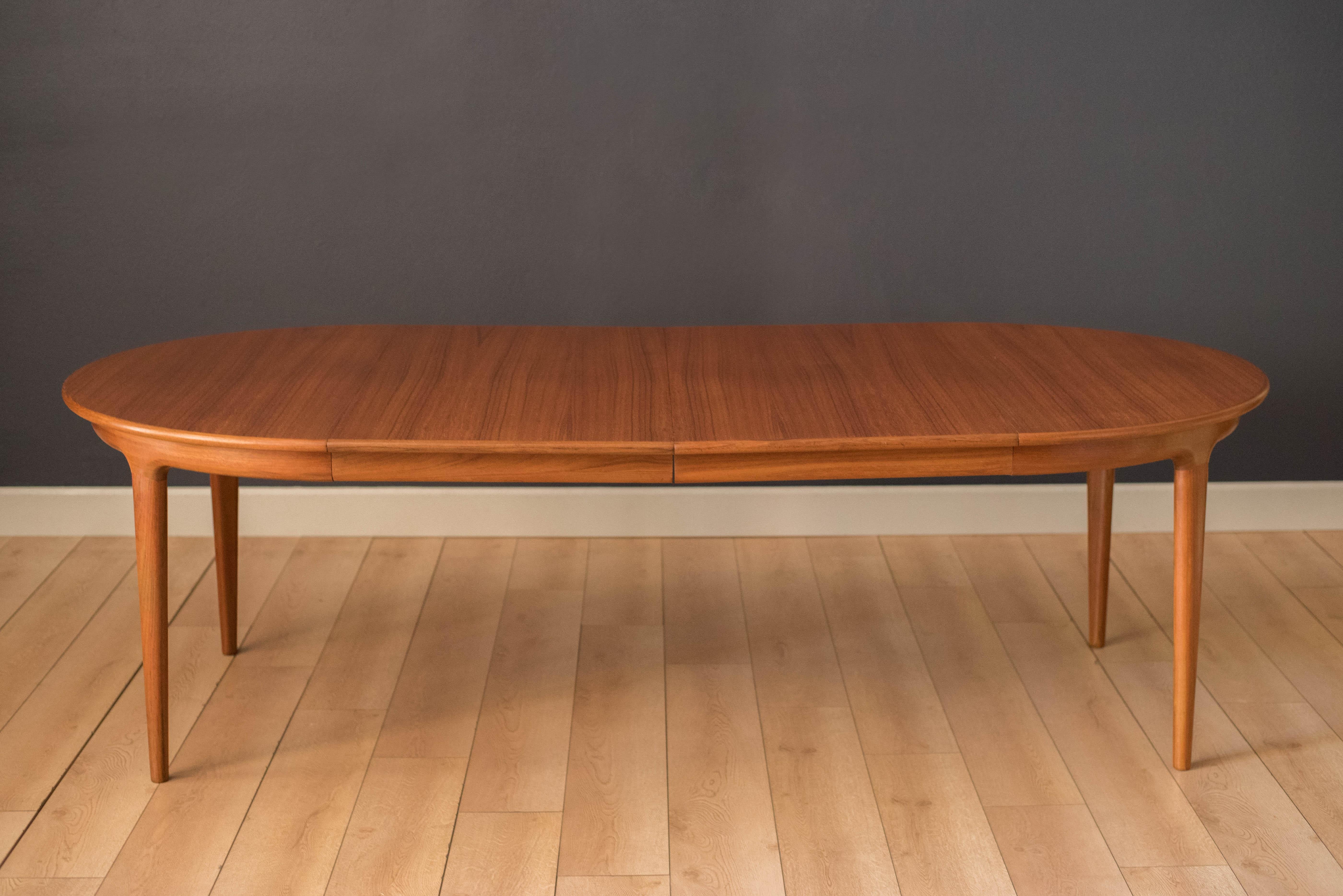 Vintage Round Danish Expandable Teak Dining Table by Johannes Andersen 8