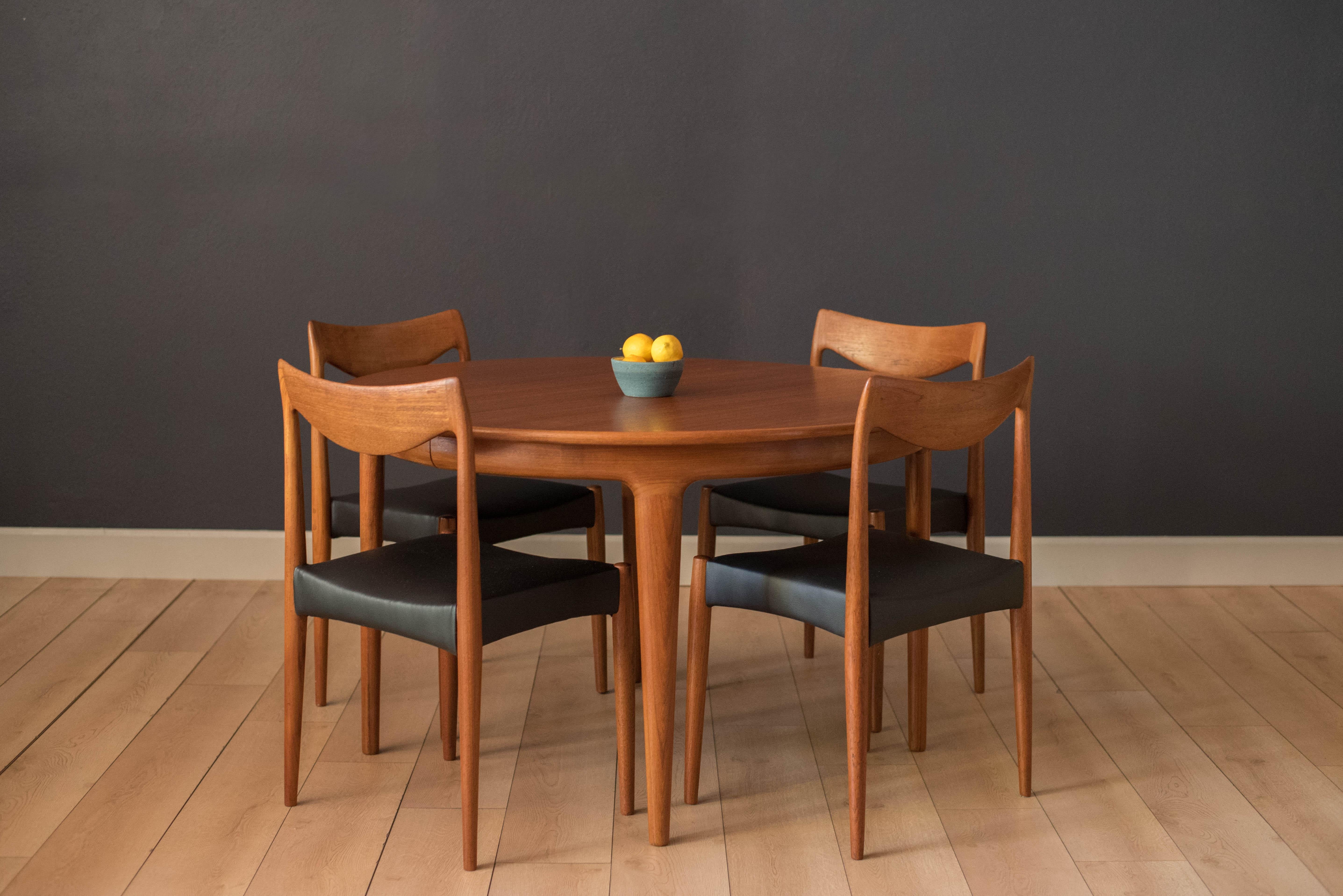 Mid-20th Century Vintage Round Danish Expandable Teak Dining Table by Johannes Andersen