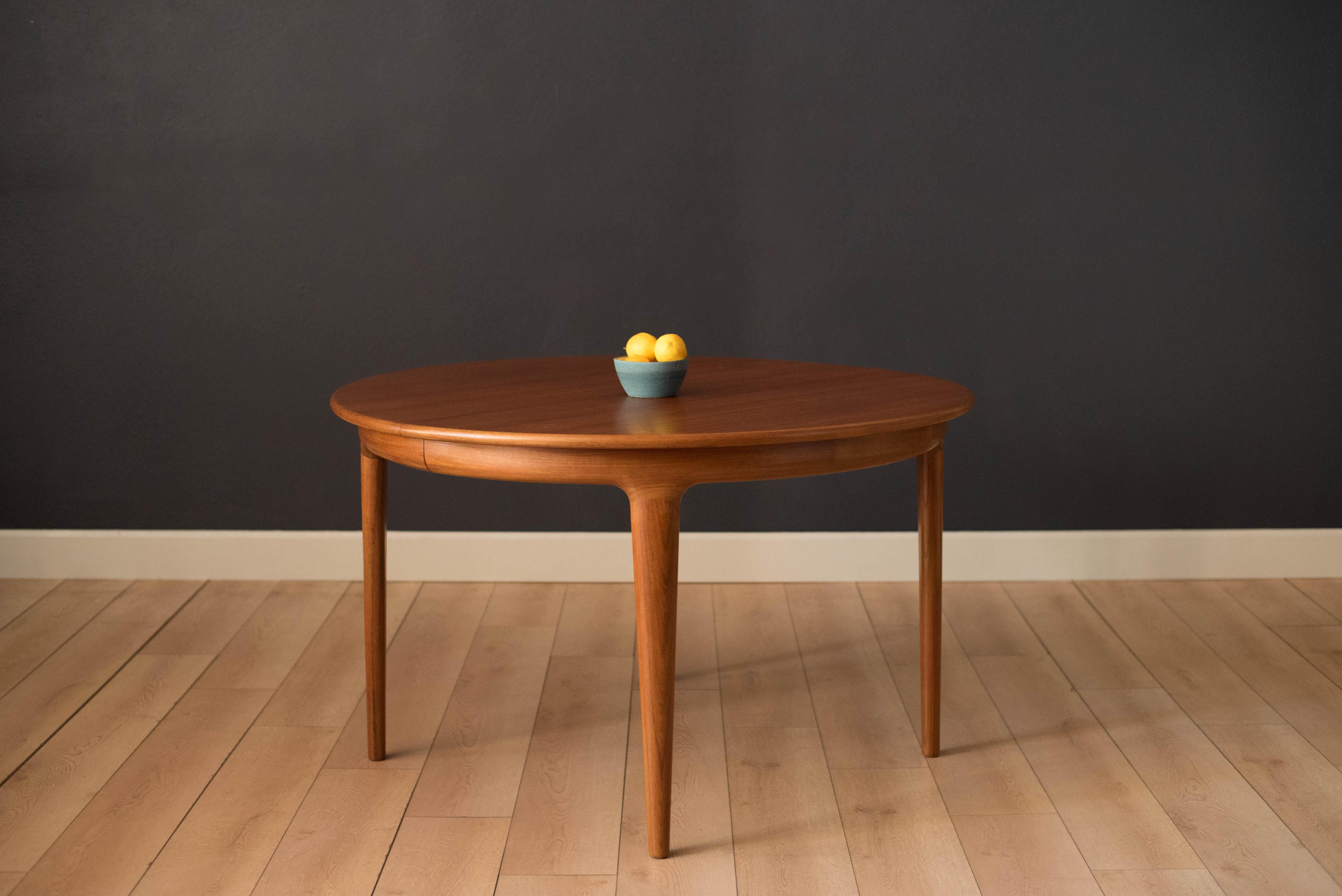 Vintage Round Danish Expandable Teak Dining Table by Johannes Andersen 1