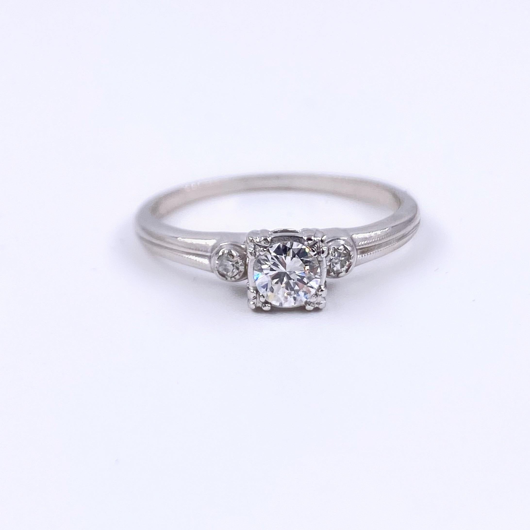 Vintage Round Diamond Engagement Ring 0.34 Carat 14 Karat White Gold In Good Condition For Sale In San Diego, CA