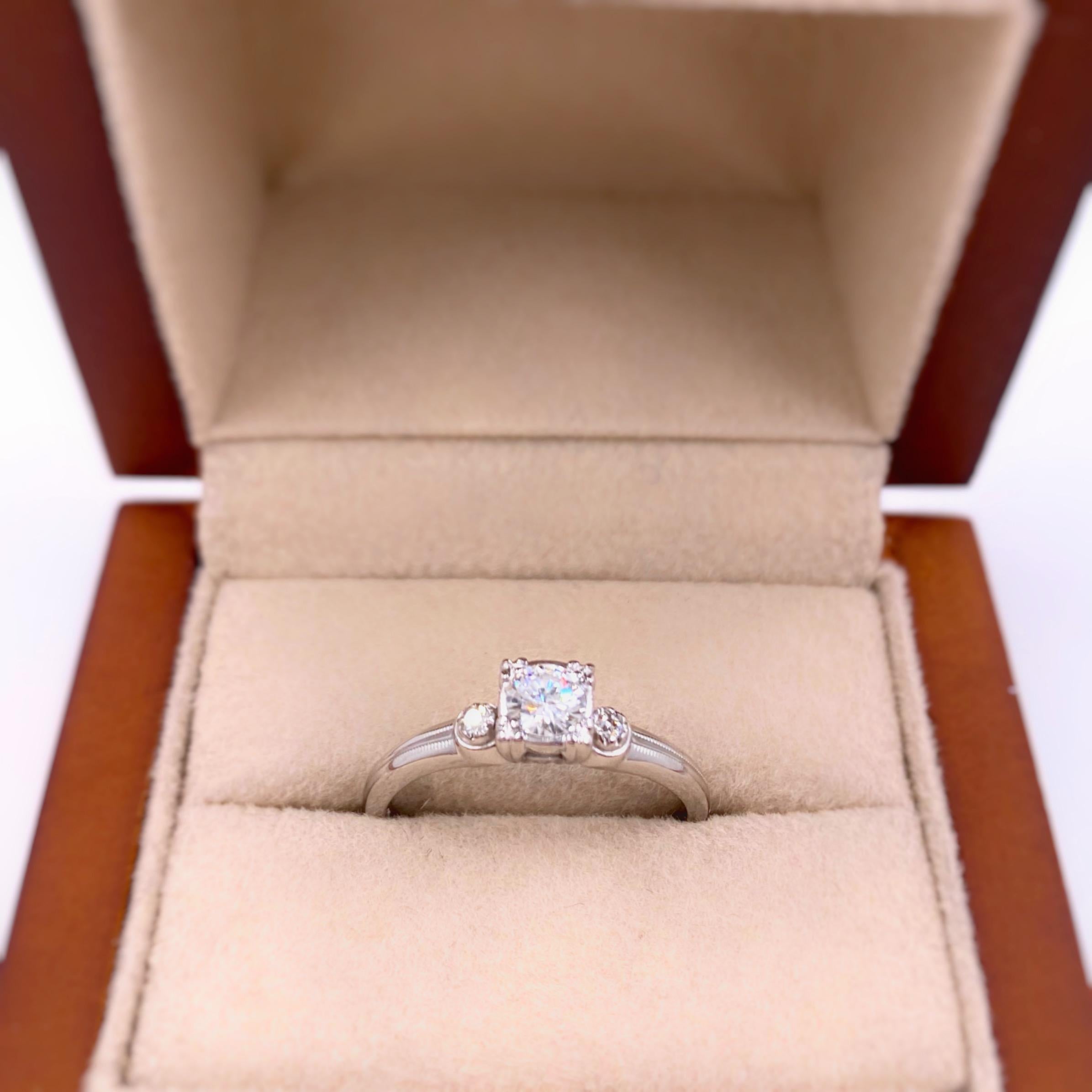 Women's Vintage Round Diamond Engagement Ring 0.34 Carat 14 Karat White Gold For Sale