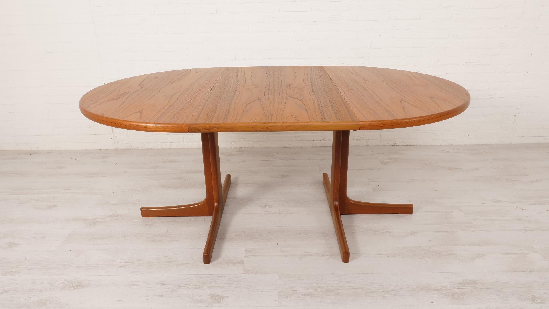 Vintage round dining table  extendable  Swedish  120 cm For Sale 7