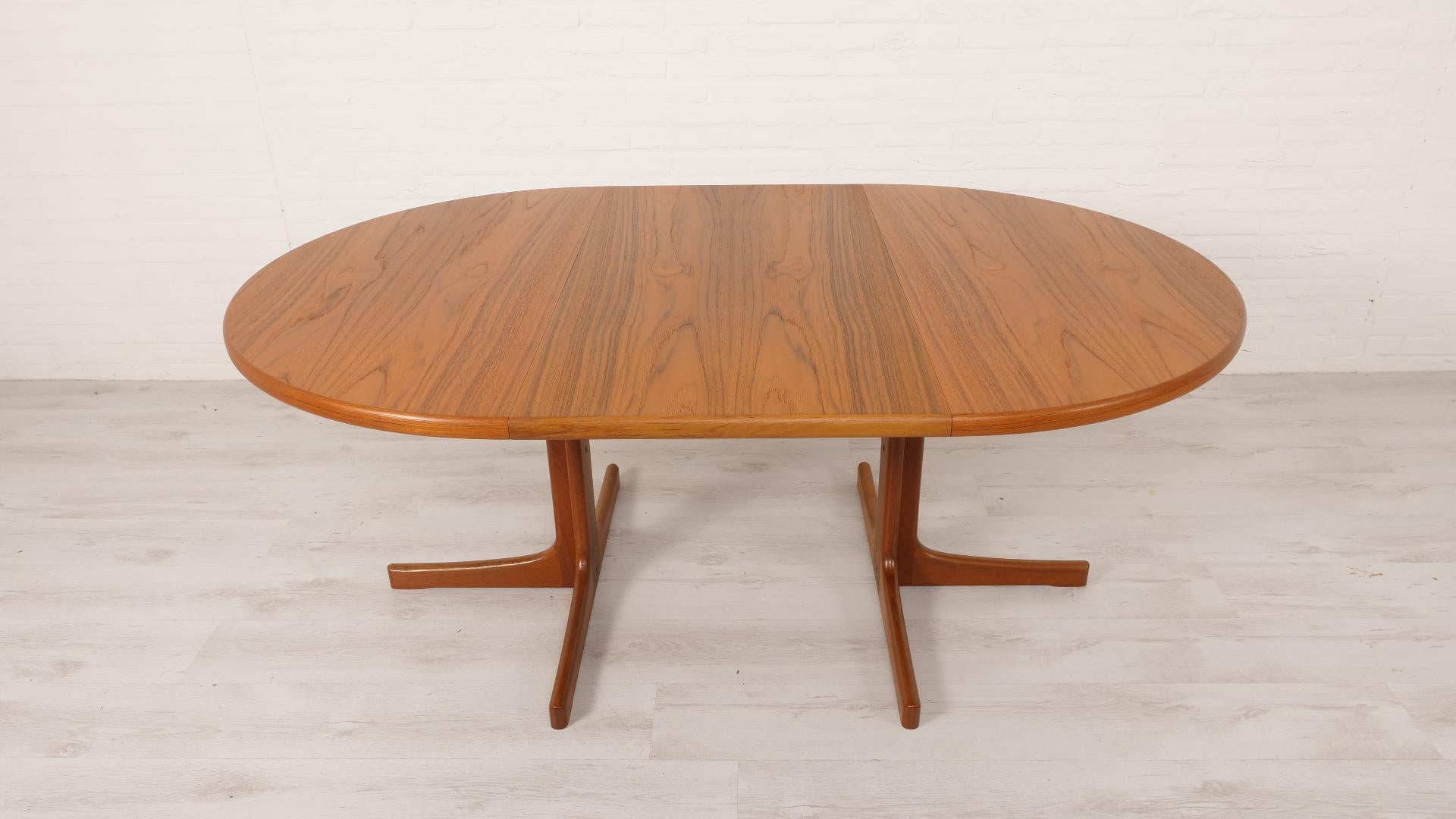 Vintage round dining table  extendable  Swedish  120 cm For Sale 8