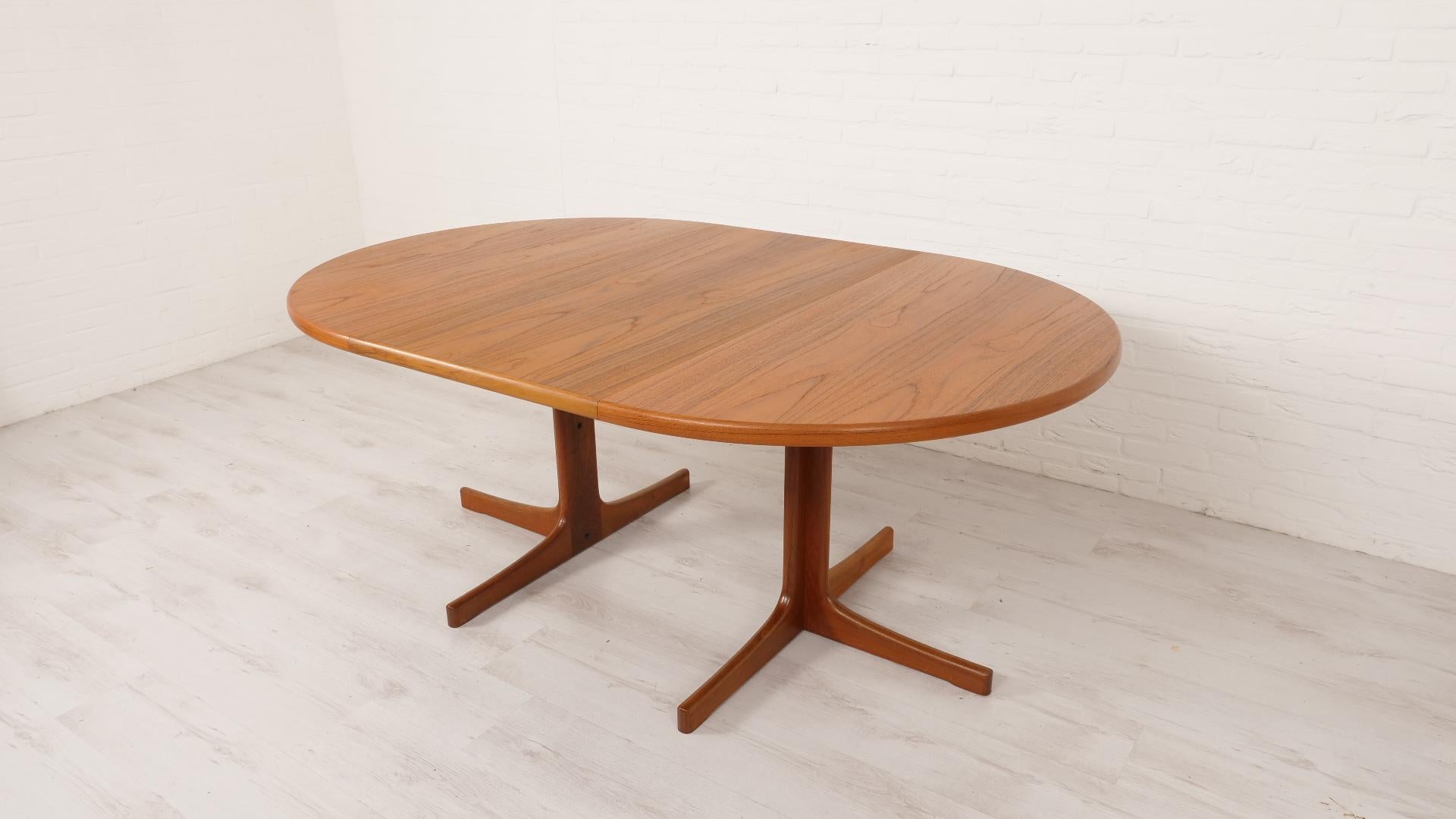Vintage round dining table  extendable  Swedish  120 cm For Sale 9