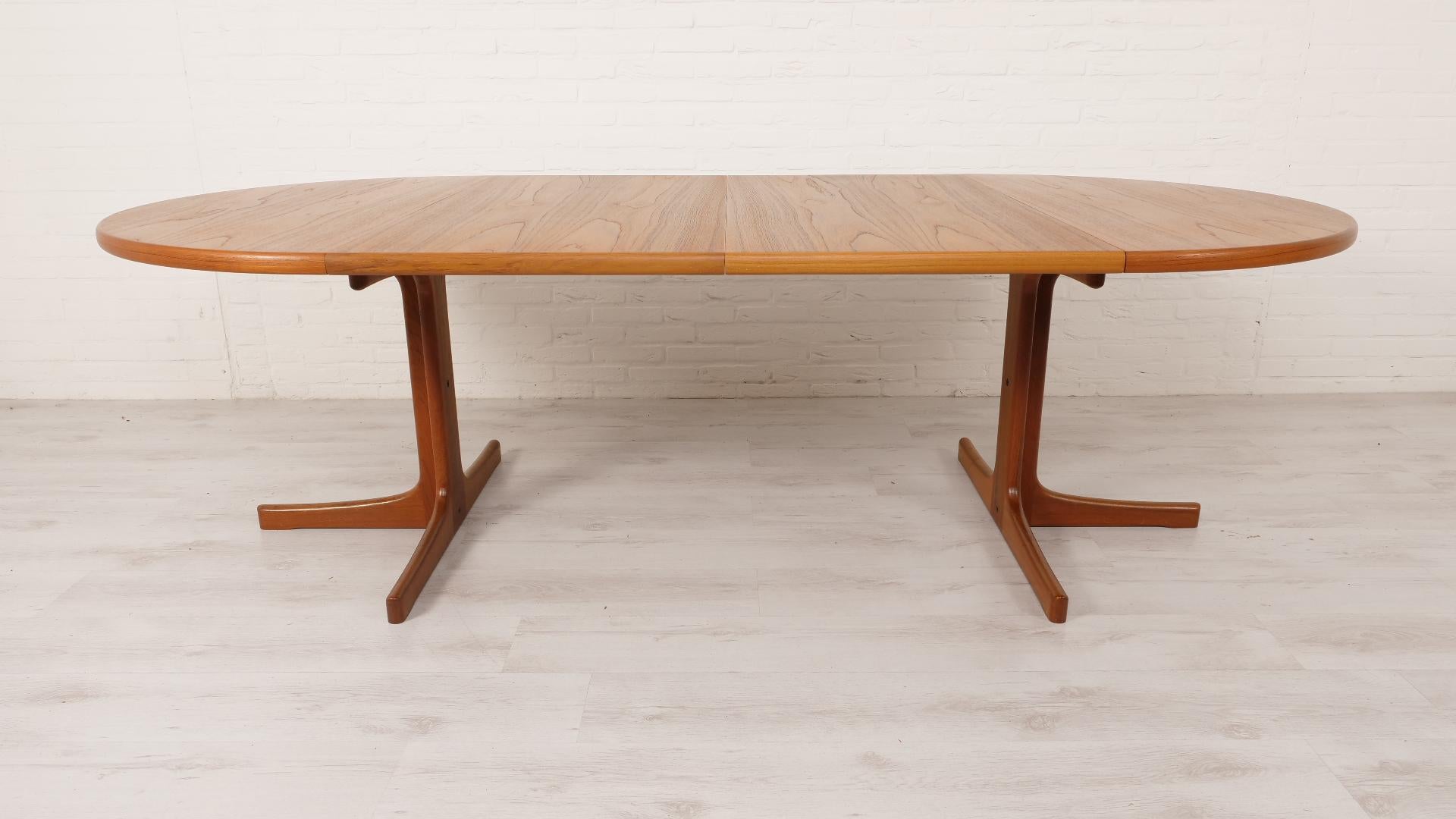 Mid-Century Modern Vintage round dining table  extendable  Swedish  120 cm For Sale