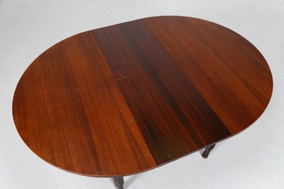 This round dining table is an elegant design furniture manufactured in Italy, circa 1950s.

Wooden extendable table with four legs.

Dimensions: cm 120 x 77 x 120.

In very good conditions.