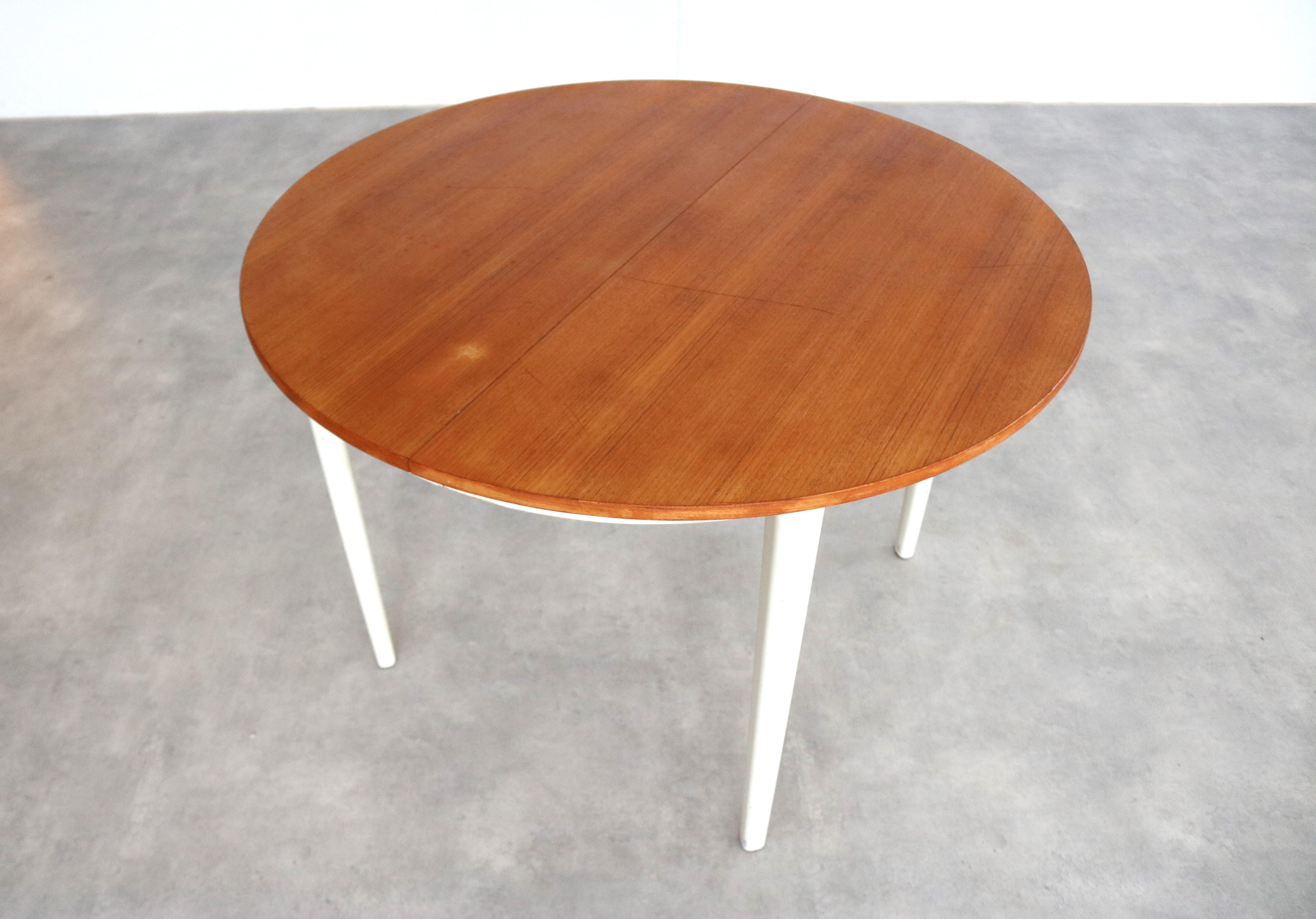 Metà XX secolo tavolo da pranzo rotondo vintage  Tavolo  60s  Svedese in vendita