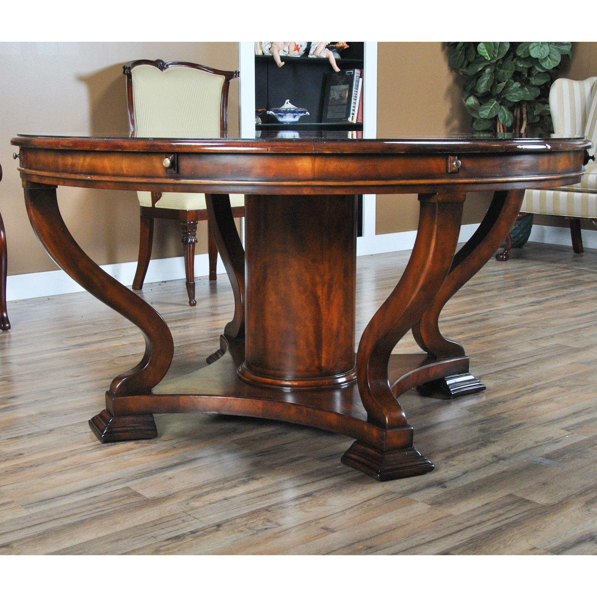 Vintage Round Dining Table with Extensions In Excellent Condition In Annville, PA