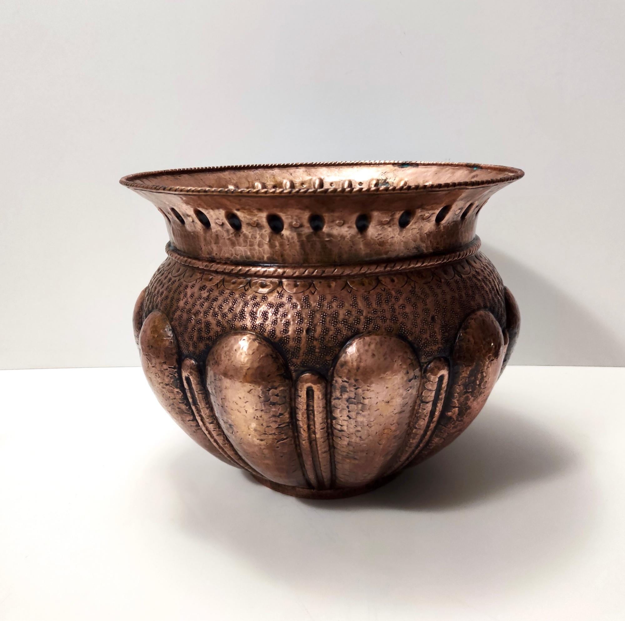 Mid-Century Modern Vintage Round Embossed Copper Cachepot / Vase by Egidio Casagrande, Italy For Sale