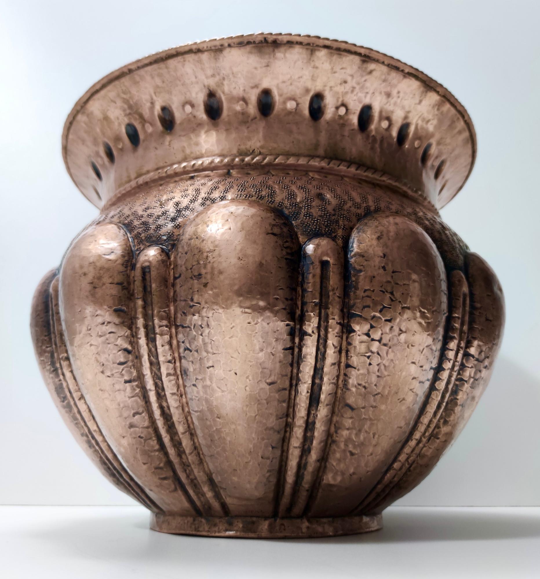 Vintage Round Embossed Copper Cachepot / Vase by Egidio Casagrande, Italy For Sale 1