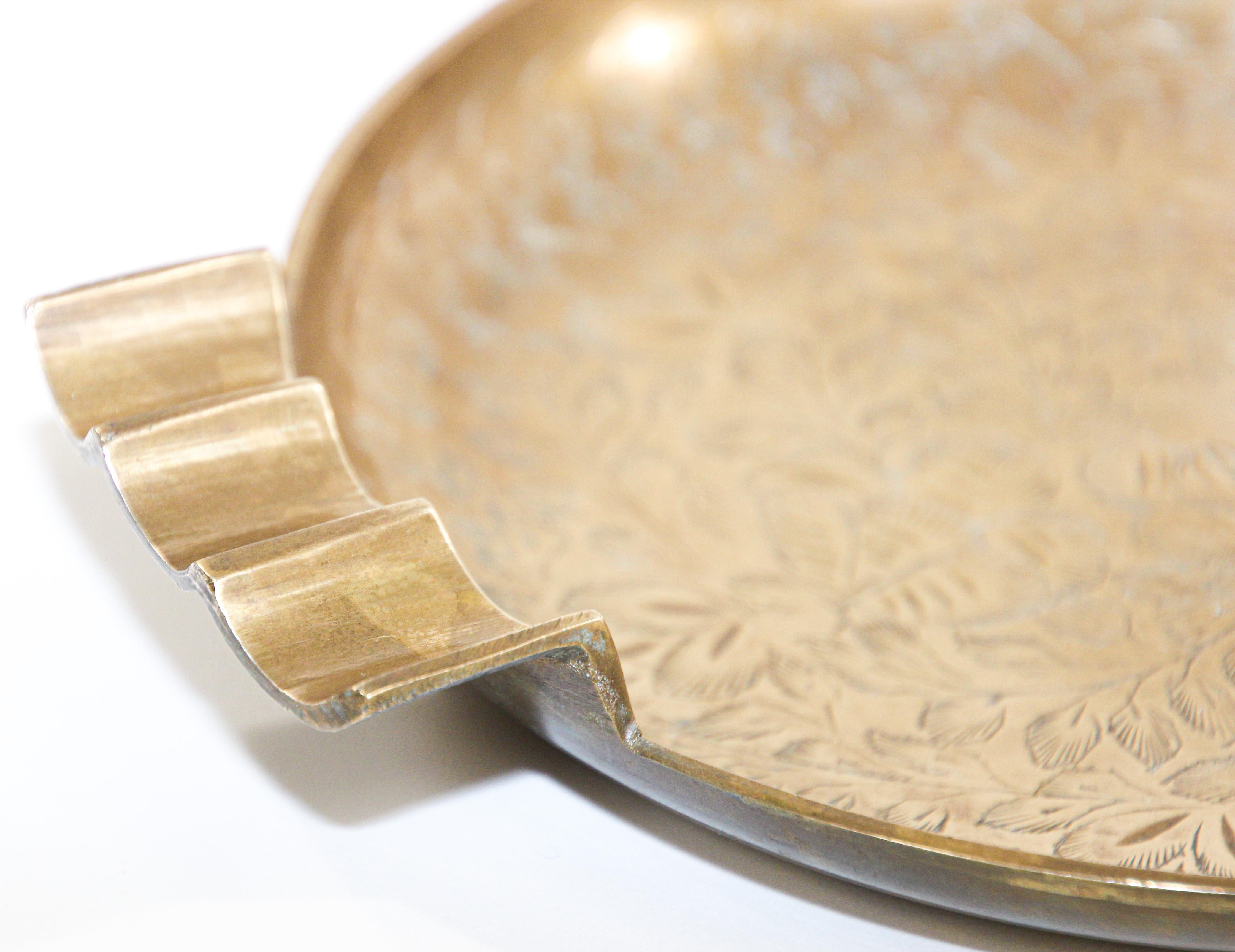 Indian Vintage Round Etched Polished Brass Ashtray Hand Made in India