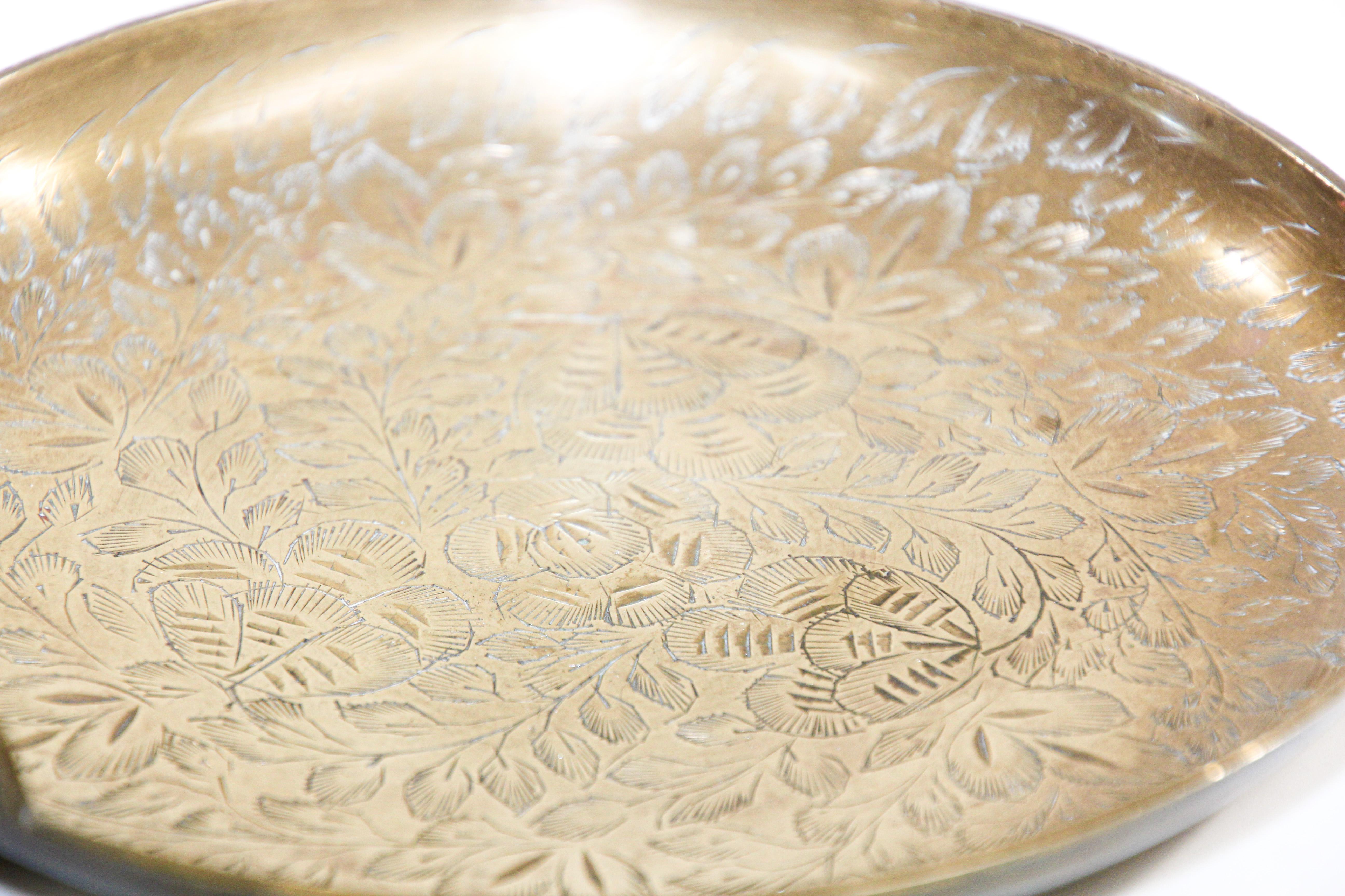 Vintage Round Etched Polished Brass Ashtray Hand Made in India In Good Condition In North Hollywood, CA
