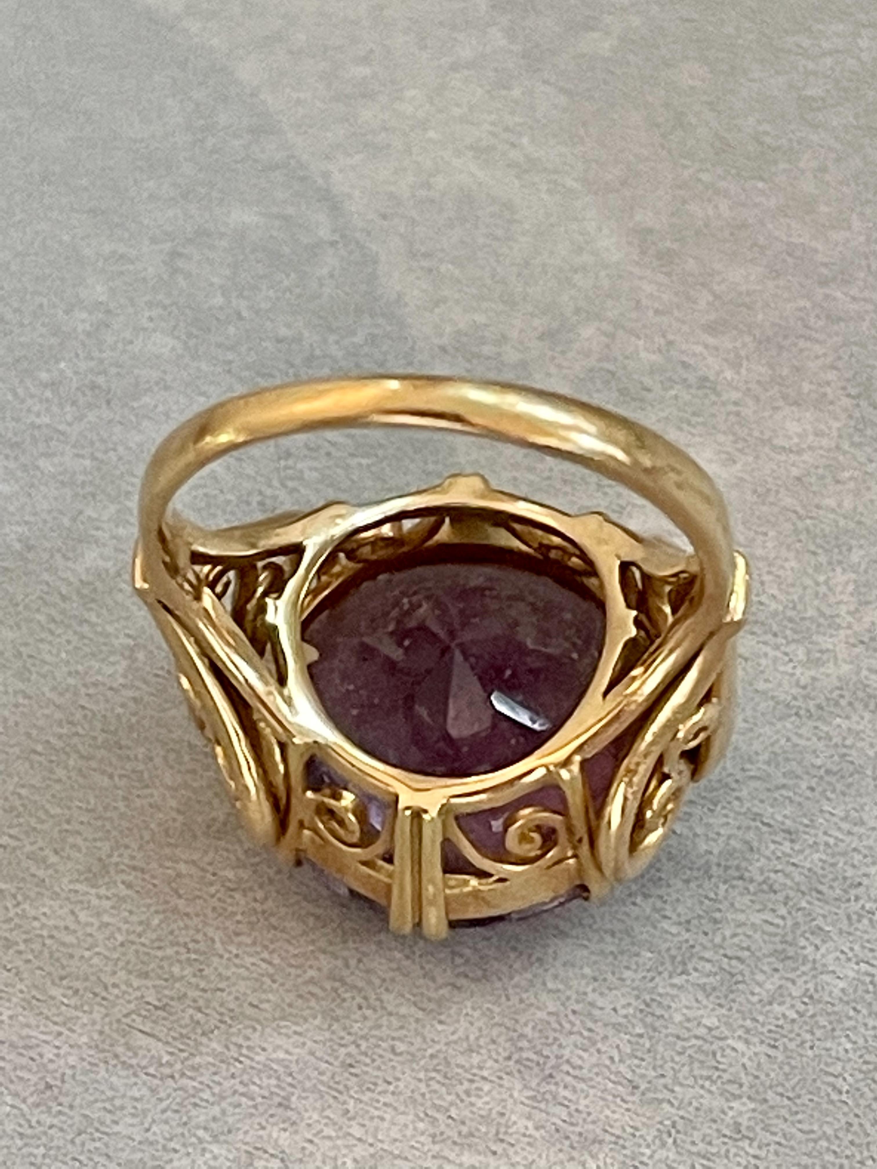 Vintage Round Faceted Amethyst 18 Karat Yellow Gold Fashion Ring In Good Condition In St. Louis Park, MN
