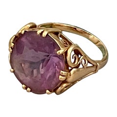 Vintage Round Faceted Amethyst 18 Karat Yellow Gold Fashion Ring