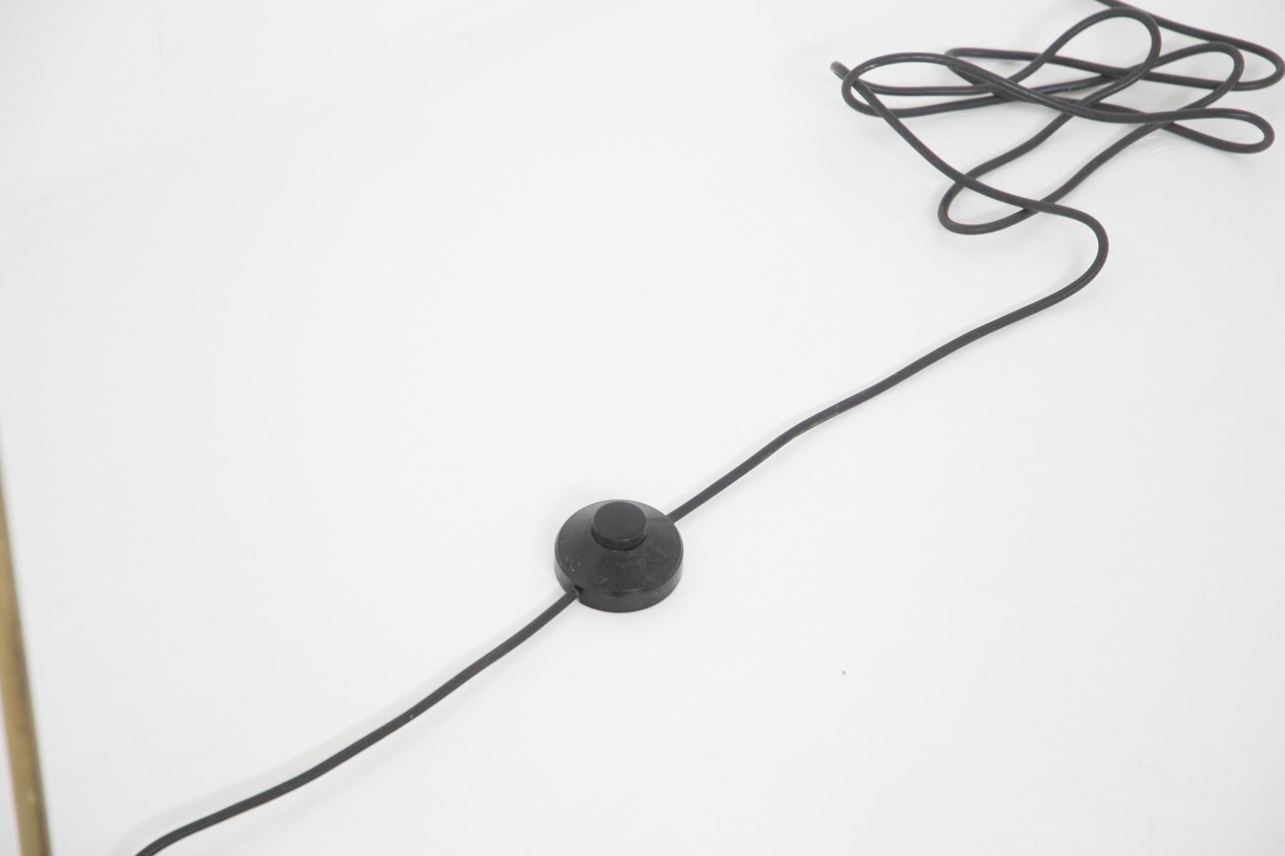 Milieu du XXe siècle Lampadaire rond vintage en laiton en vente