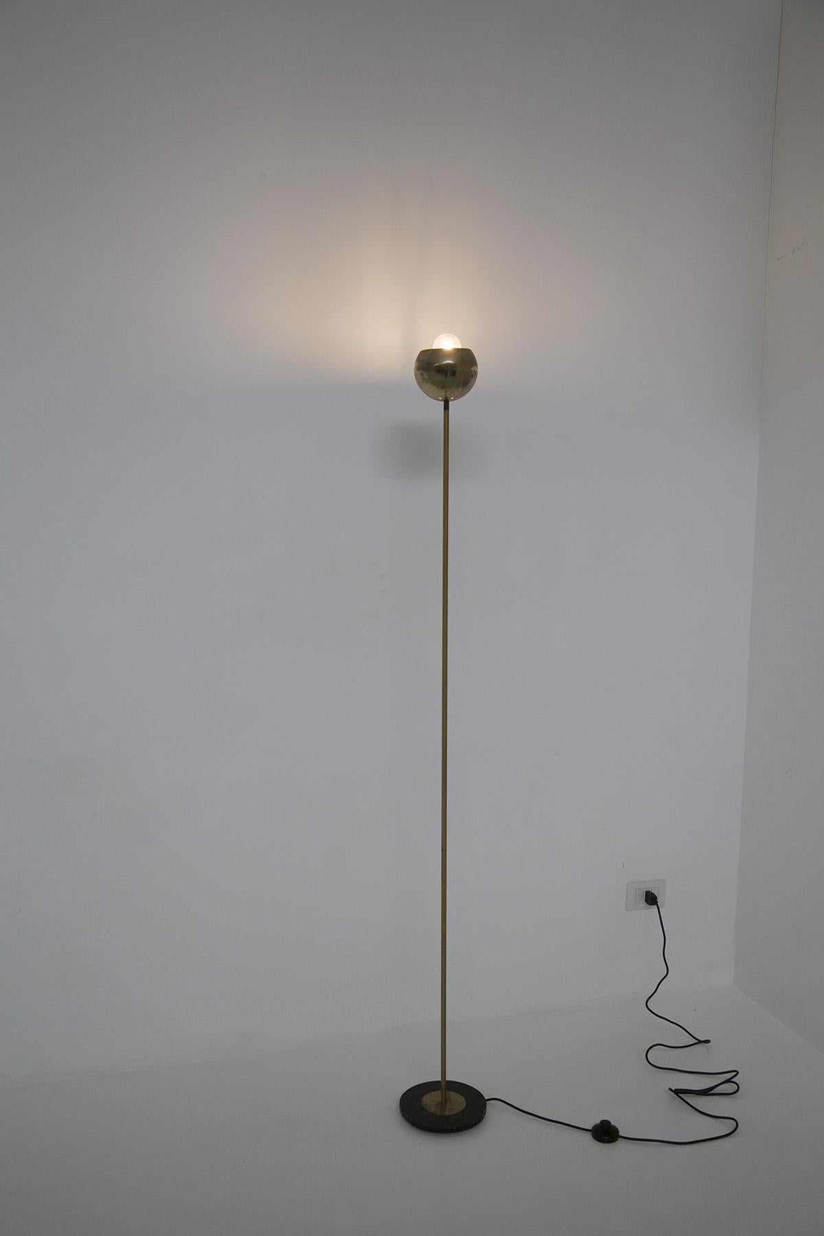Vintage Round Floor Lamp in Brass For Sale 3