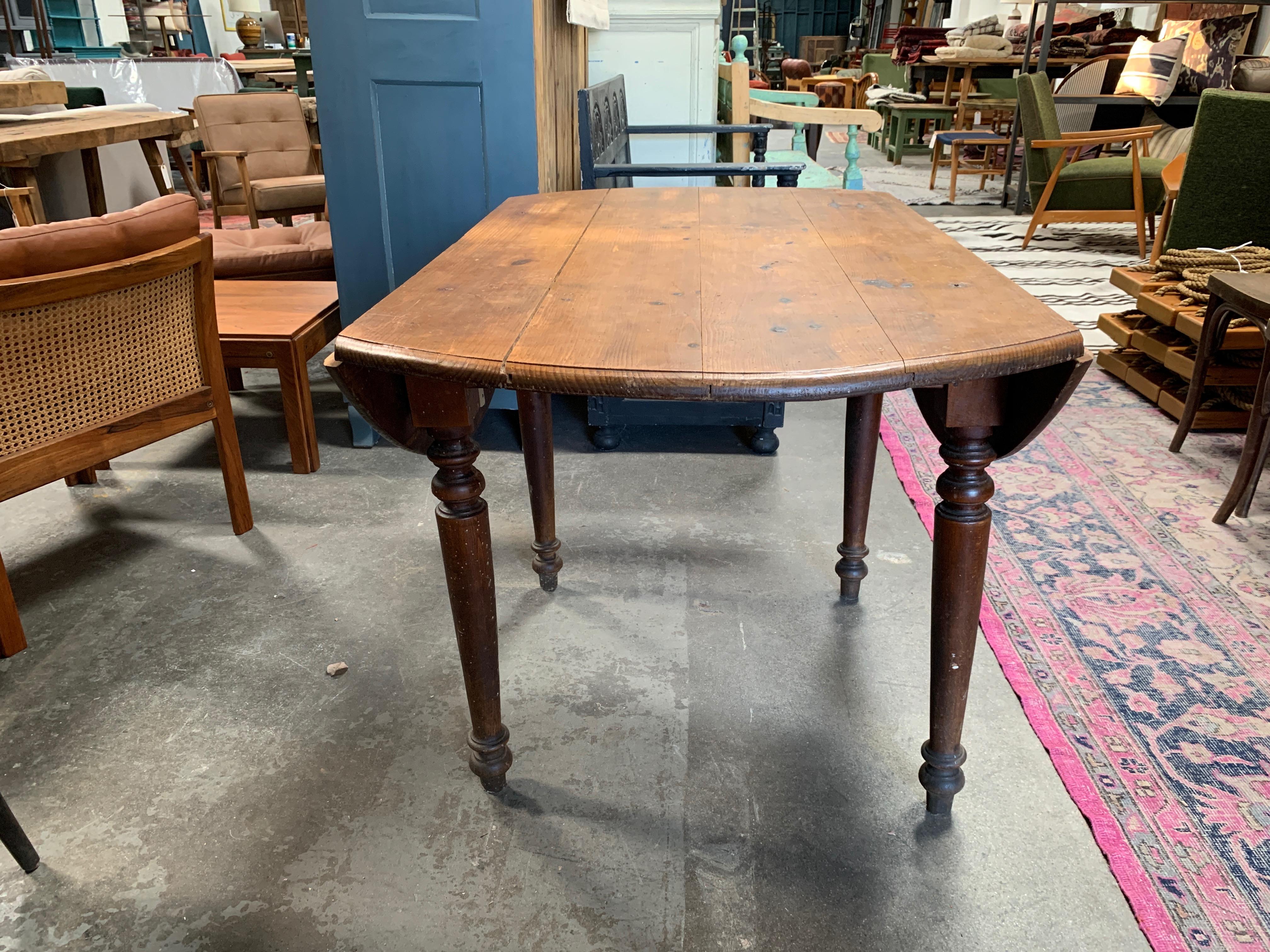 Vintage Round French Dining Table In Good Condition In Los Angeles, CA