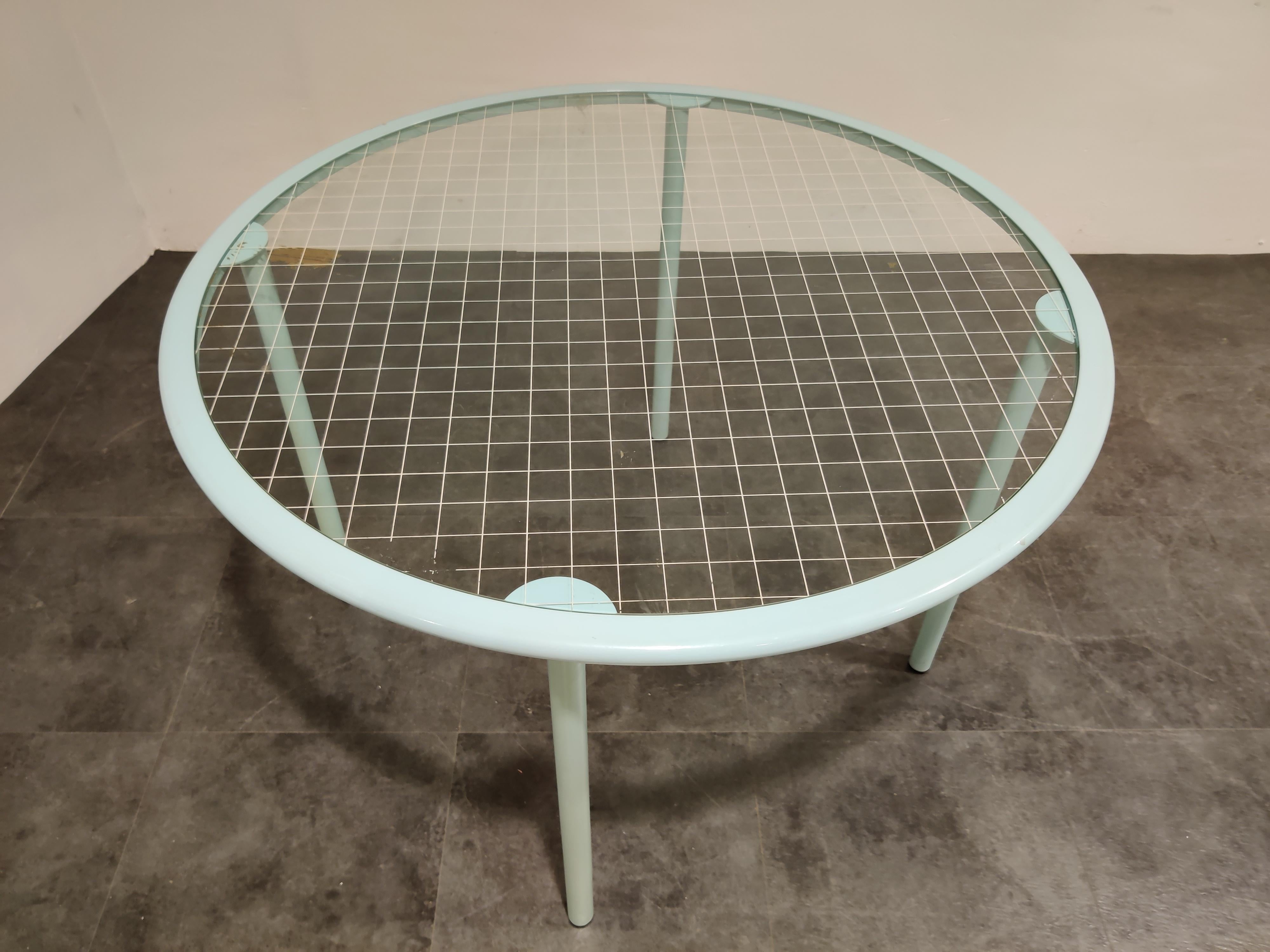 Midcentury dining table with a blue metal frame and a gridded glass top (original)

Rare dining table ideal for in a kitchen or patio.

Can be used in and outside.

Original condition with normal age related wear, some minor paint loss is