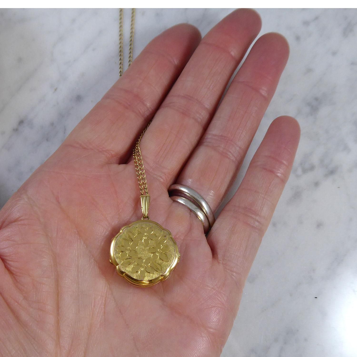 Vintage Round Gold Locket with Floral Engraving, Yellow Gold 5