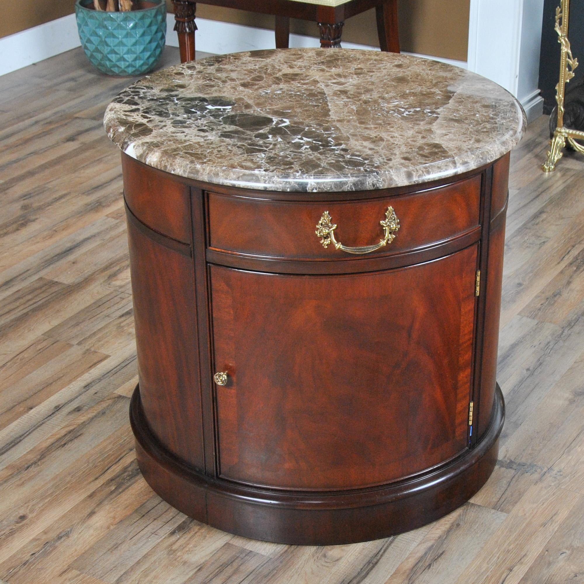 A Vintage Vintage Round Henkel Harris End Table in excellent original, as found, condition.

Both elegant and incredibly detailed this beautiful Vintage Round Henkel Harris End Table has everything one could ask for as a focal point for your