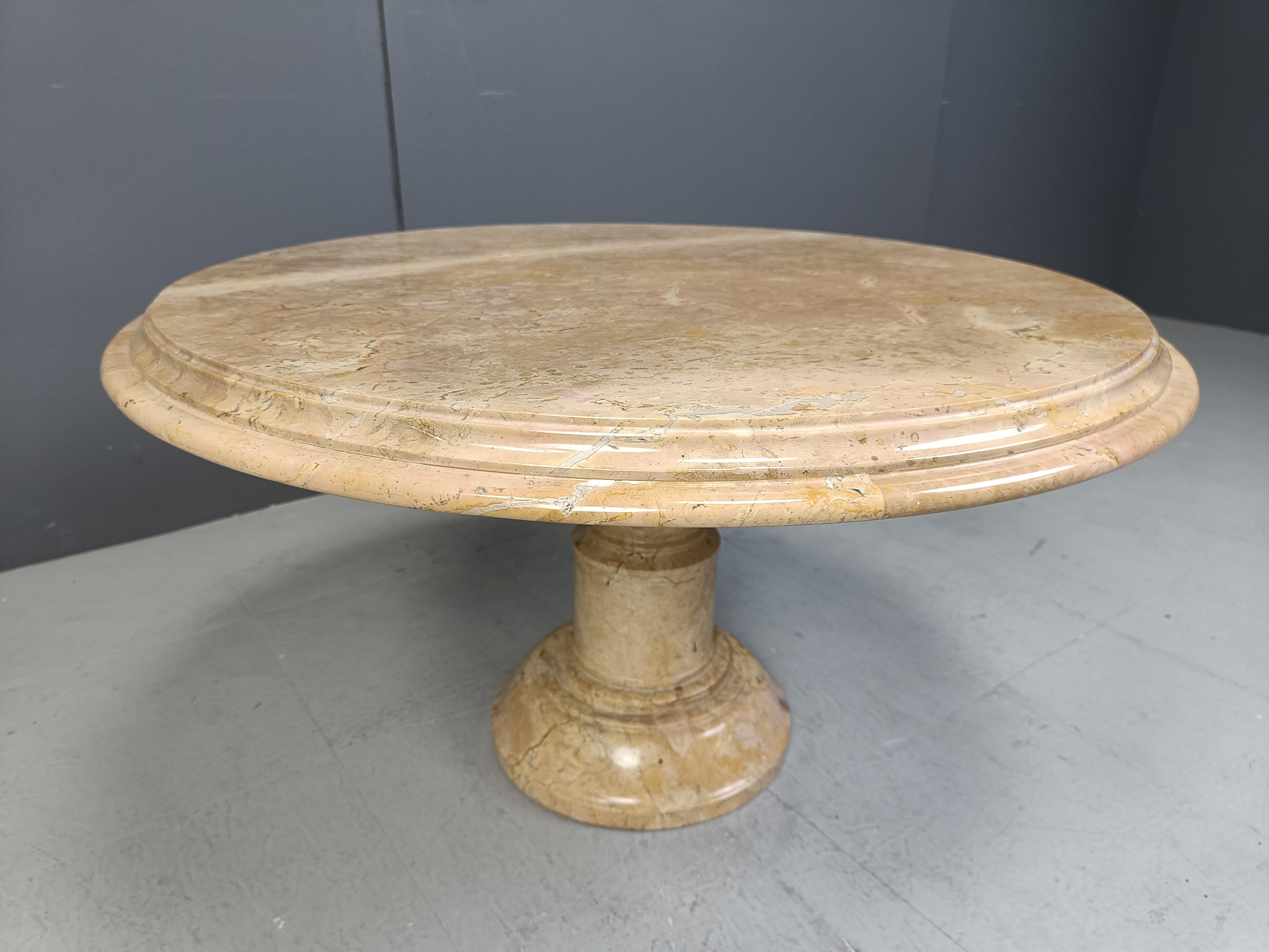 Vintage round italian marble coffee table, 1960s For Sale 3