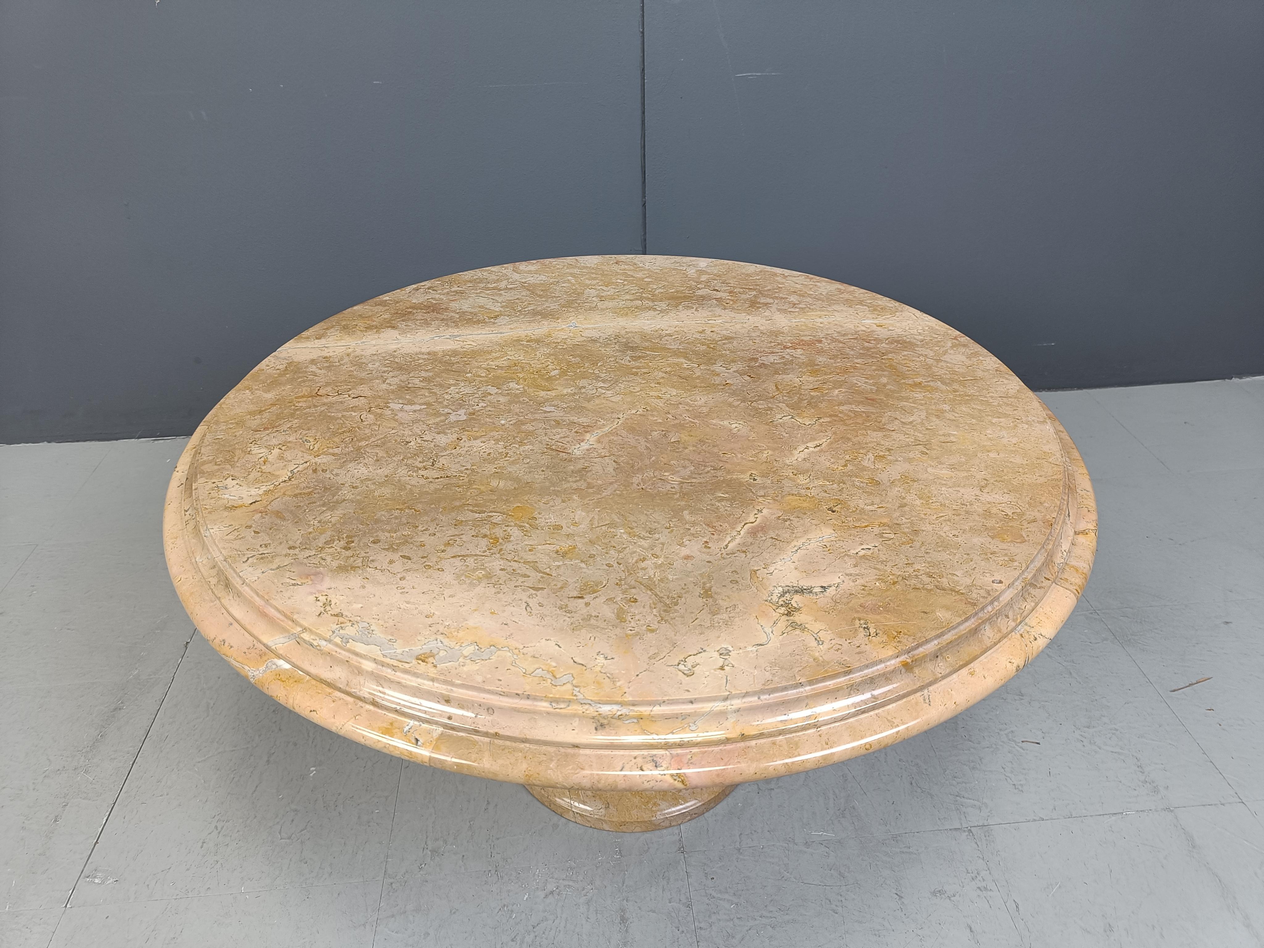 Elegant mid century italian marble coffee table with a nicely finished round top and a beautiful column base. 

Fantastic natural vaining and beige/brown colour.

Can be combined in sober, antique, modern,...interiors.

1960s - italy

Good