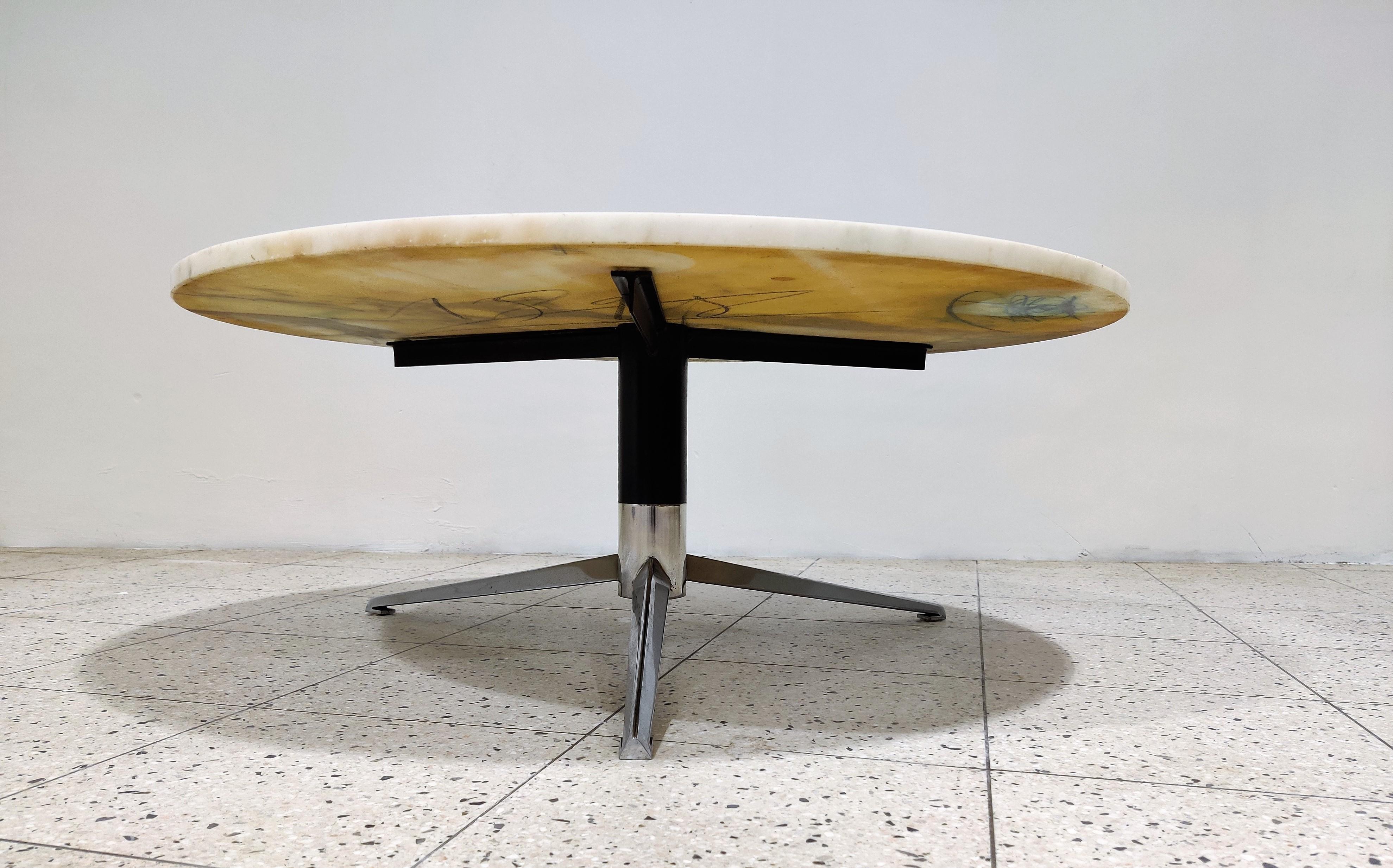 Vintage Round Italian Marble Coffee Table, 1960s In Good Condition In HEVERLEE, BE
