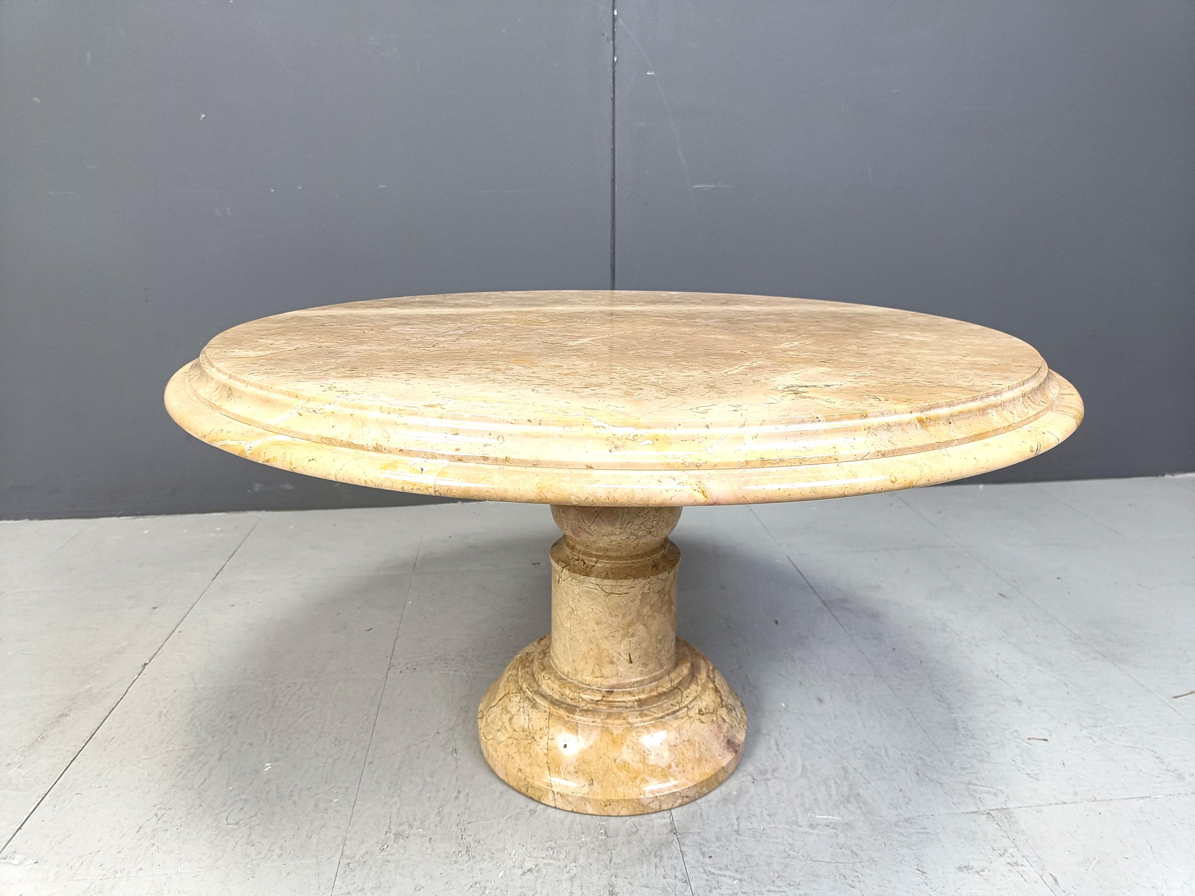 Italian Vintage round italian marble coffee table, 1960s For Sale