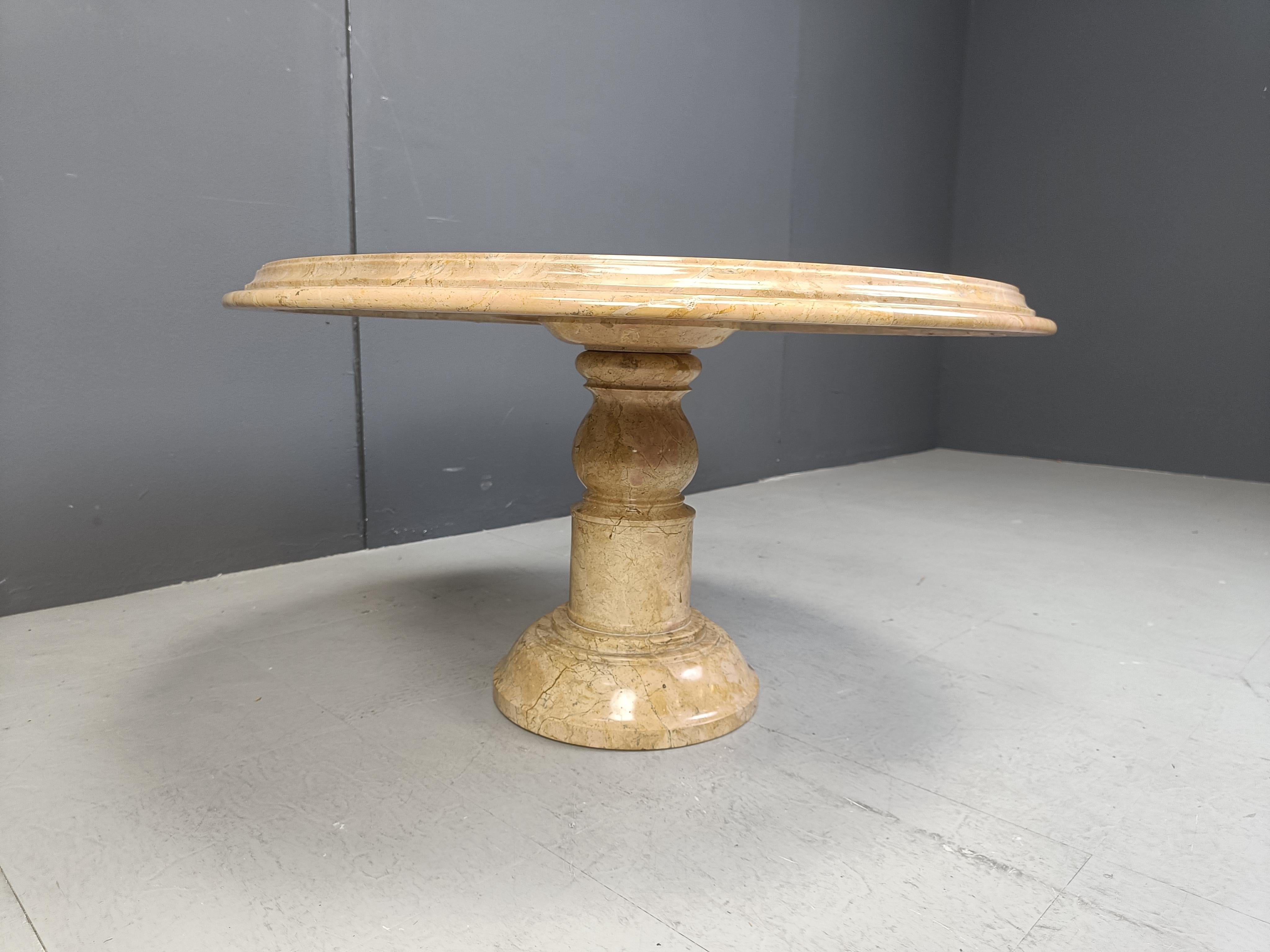 Vintage round italian marble coffee table, 1960s For Sale 2