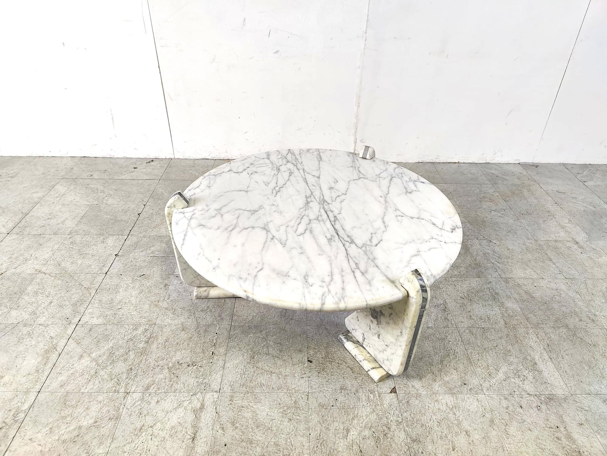 Mid-Century Modern Table basse ronde italienne en marbre, années 1970 en vente