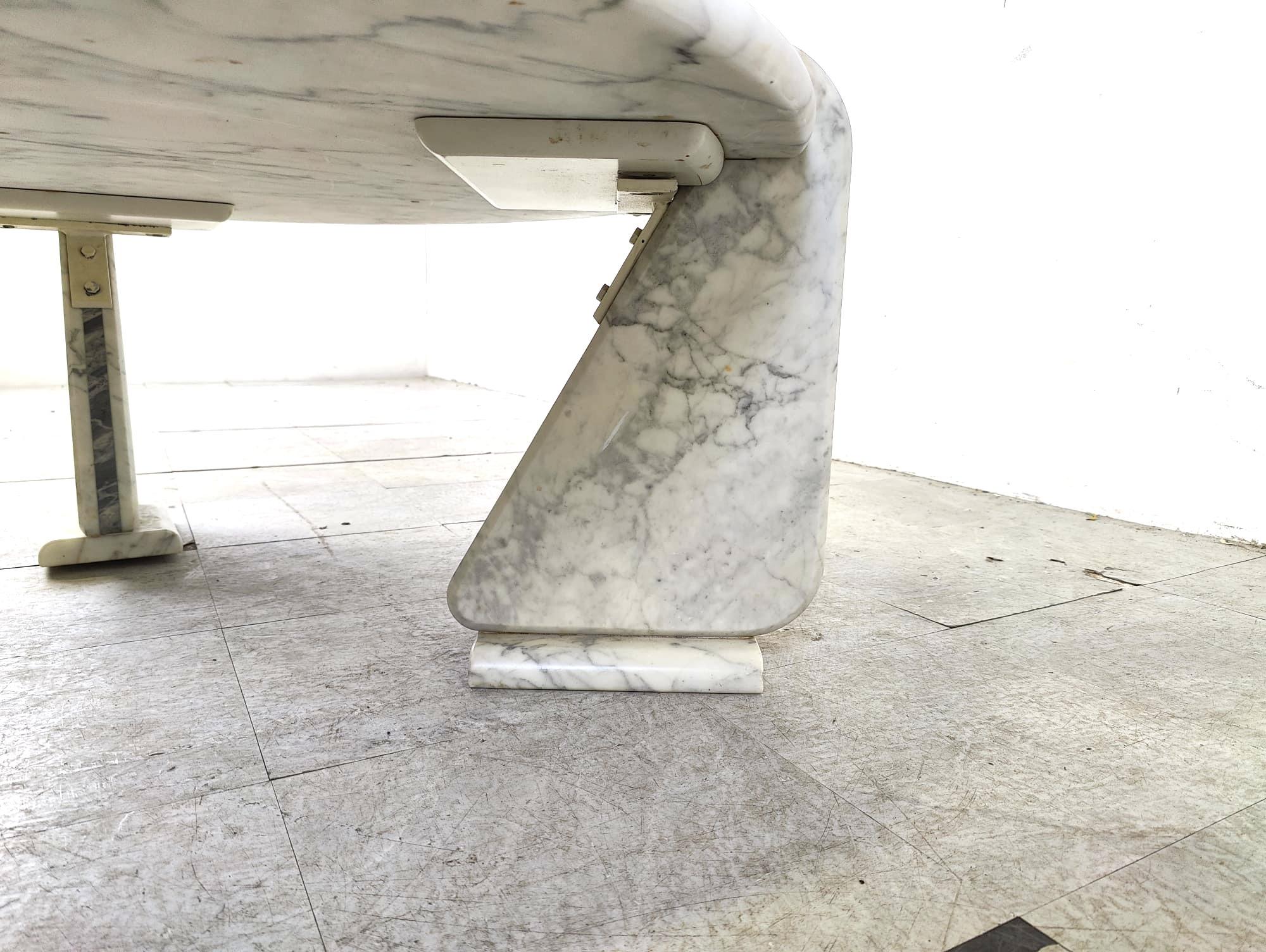 Italian Vintage round italian marble coffee table, 1970s
