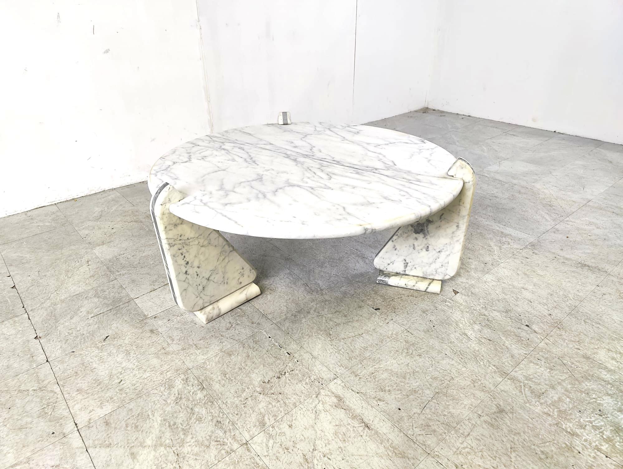 Vintage round italian marble coffee table, 1970s 2