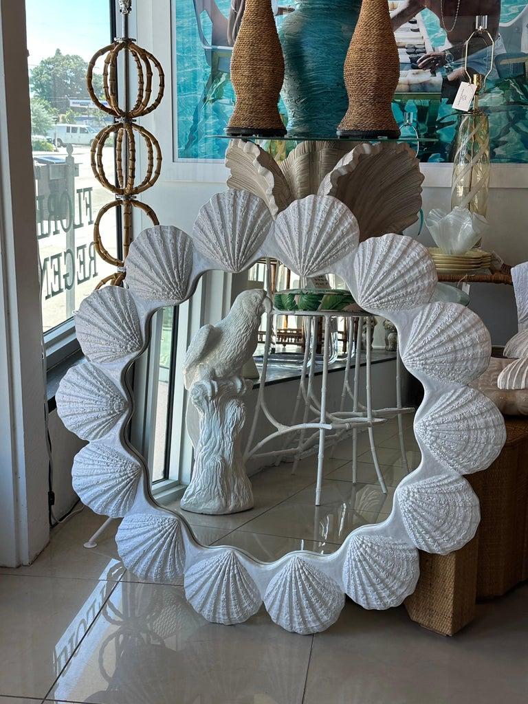 Specchio rotondo d'epoca laccato bianco Palm Beach Scallop Clam Seashell Shell in vendita 2