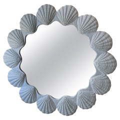 Specchio rotondo d'epoca laccato bianco Palm Beach Scallop Clam Seashell Shell