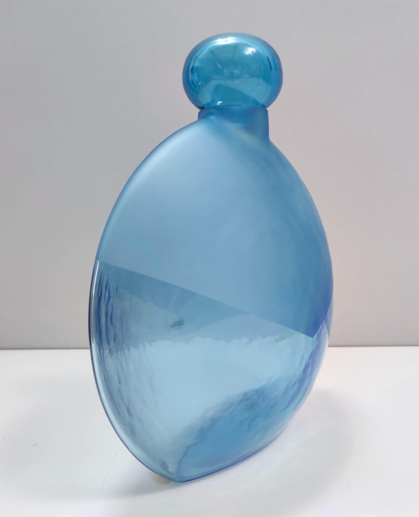 Postmodern Round Light Blue Murano Glass Bottle by Alfredo Barbini, Italy, 1980s In Excellent Condition For Sale In Bresso, Lombardy