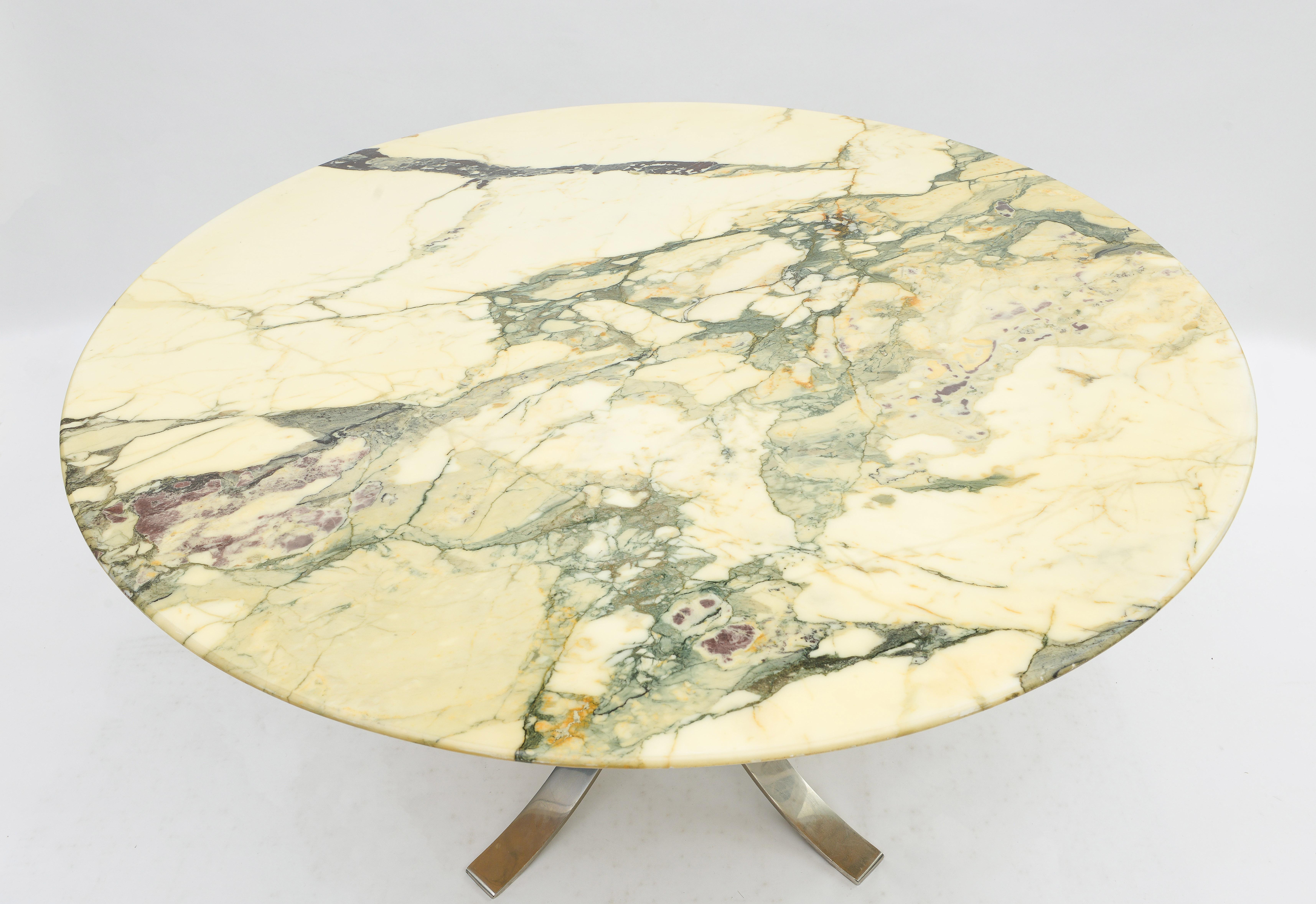 Français Table de salle à manger vintage à piédestal en marbre rond et chrome Osvaldo Borsani T69 en vente