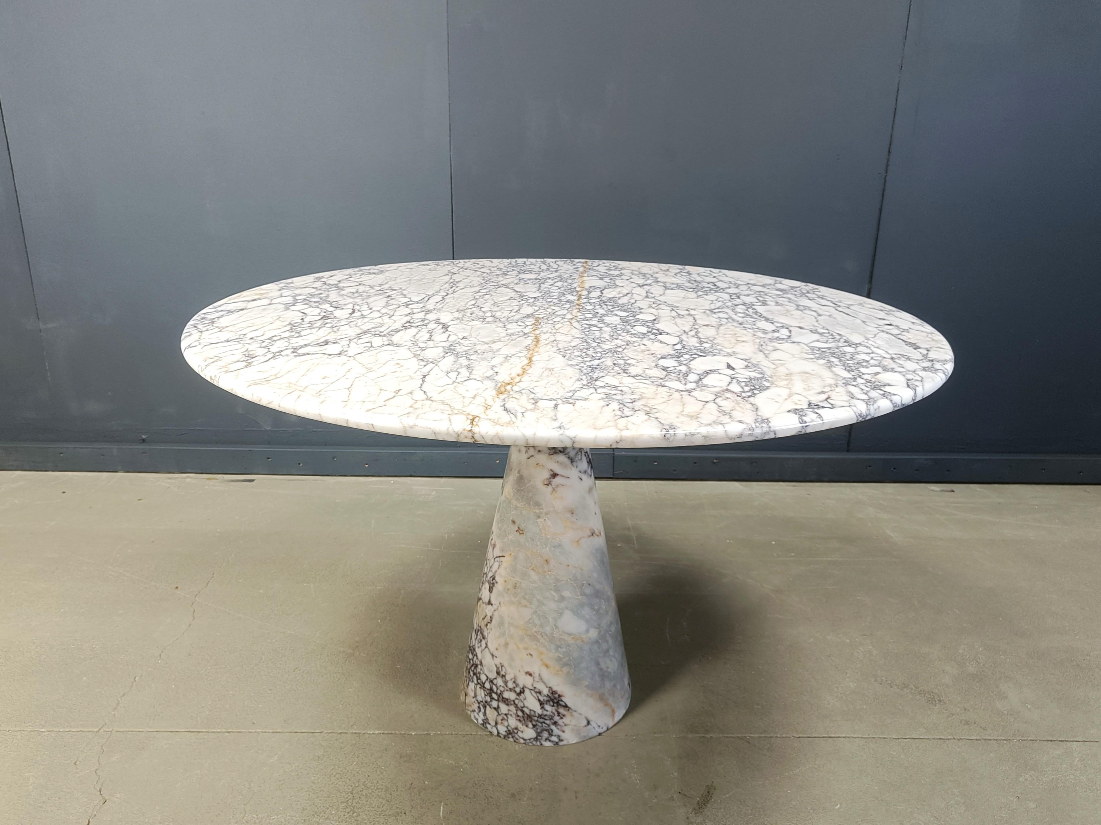 Table de salle à manger ronde en marbre vintage 1970 en vente 3