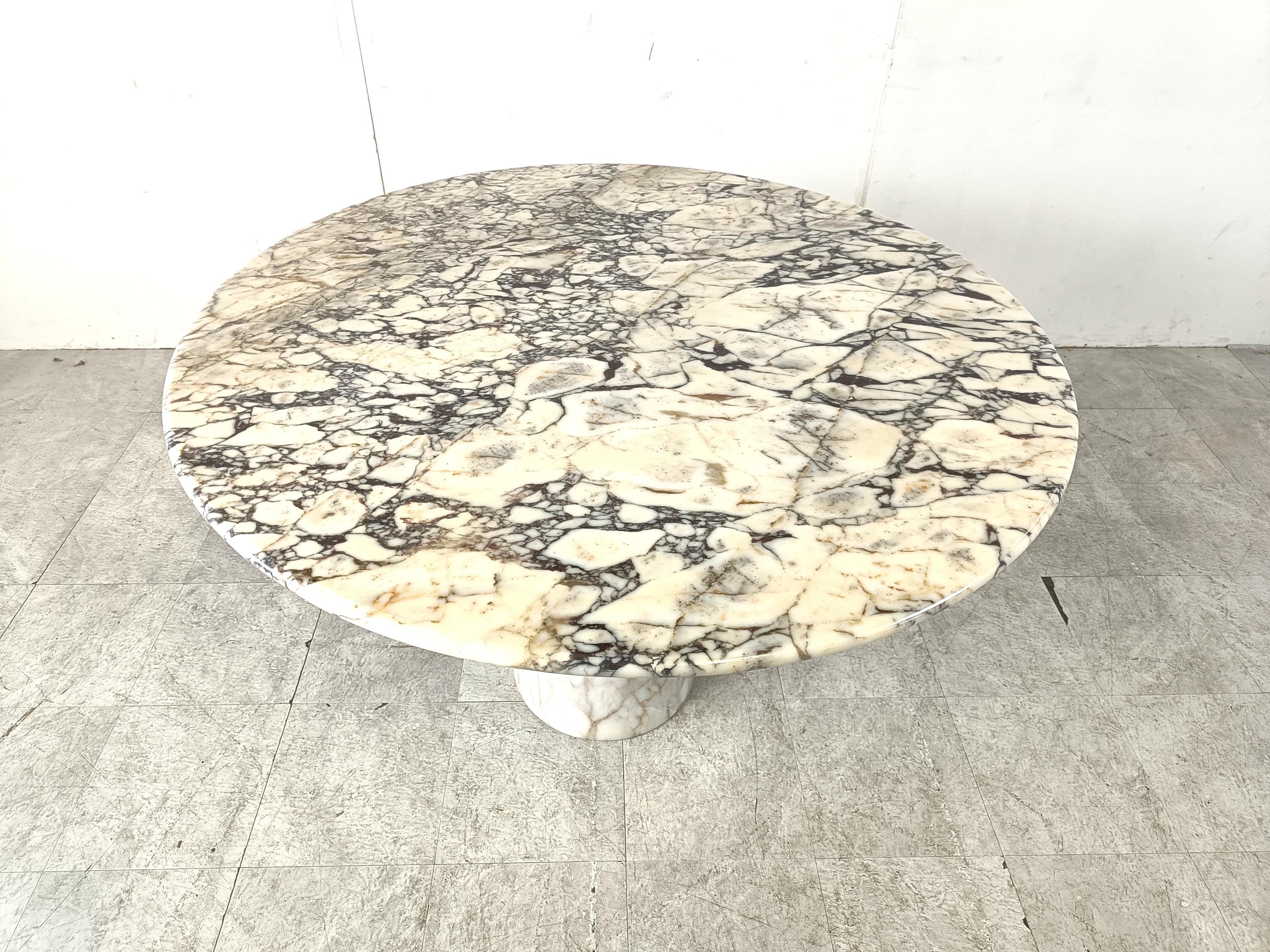 Spectacular round 'viola' marble dining or center table with a conical shaped base.

Beautiful veins in the marble.

Very much in the style of Angelo Mangiarotti.

Good condition

1970s - Italy

Height: 77cm
Diameter: 120cm

Ref: 243346