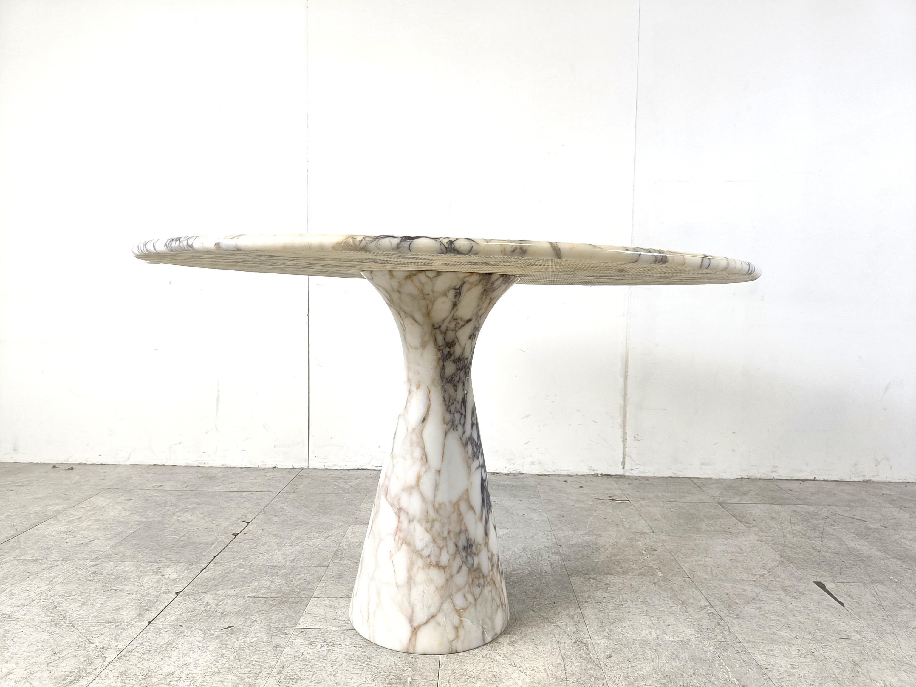 Vintage round marble dining table 1970s In Good Condition In Leuven, Vlaams Gewest