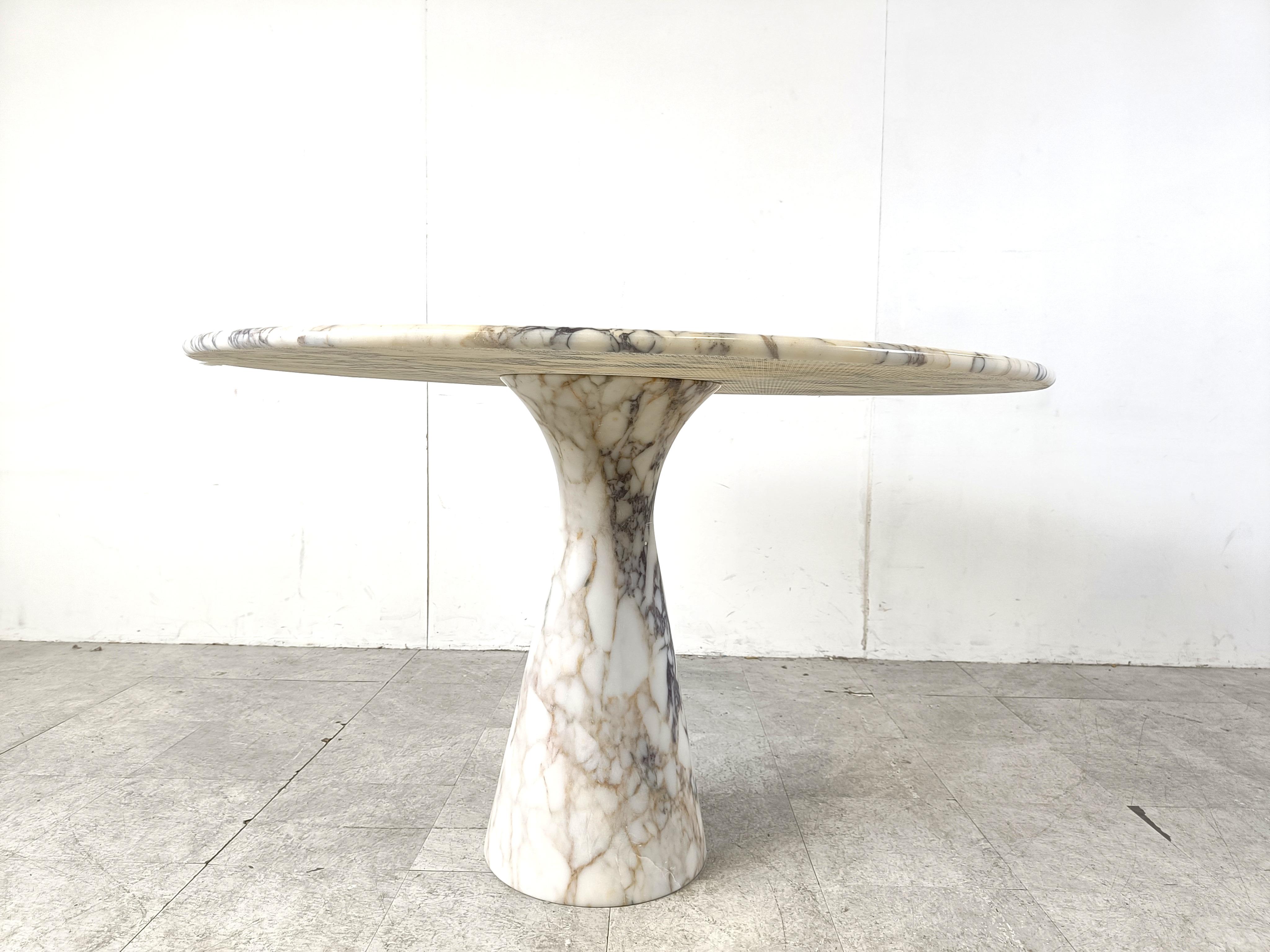 Vintage round marble dining table 1970s In Good Condition In Leuven, Vlaams Gewest