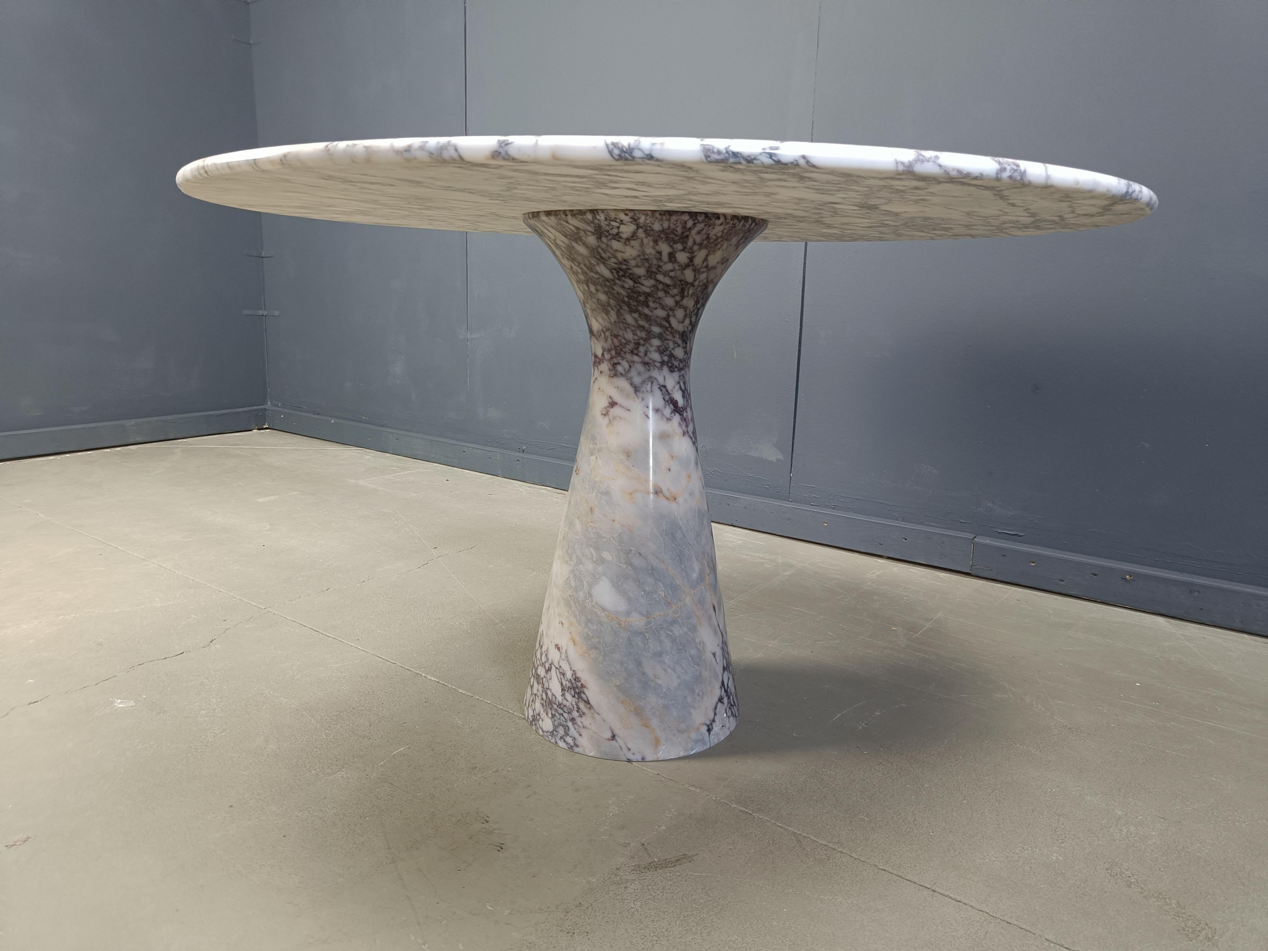 Table de salle à manger ronde en marbre vintage 1970 Bon état - En vente à Leuven, Vlaams Gewest