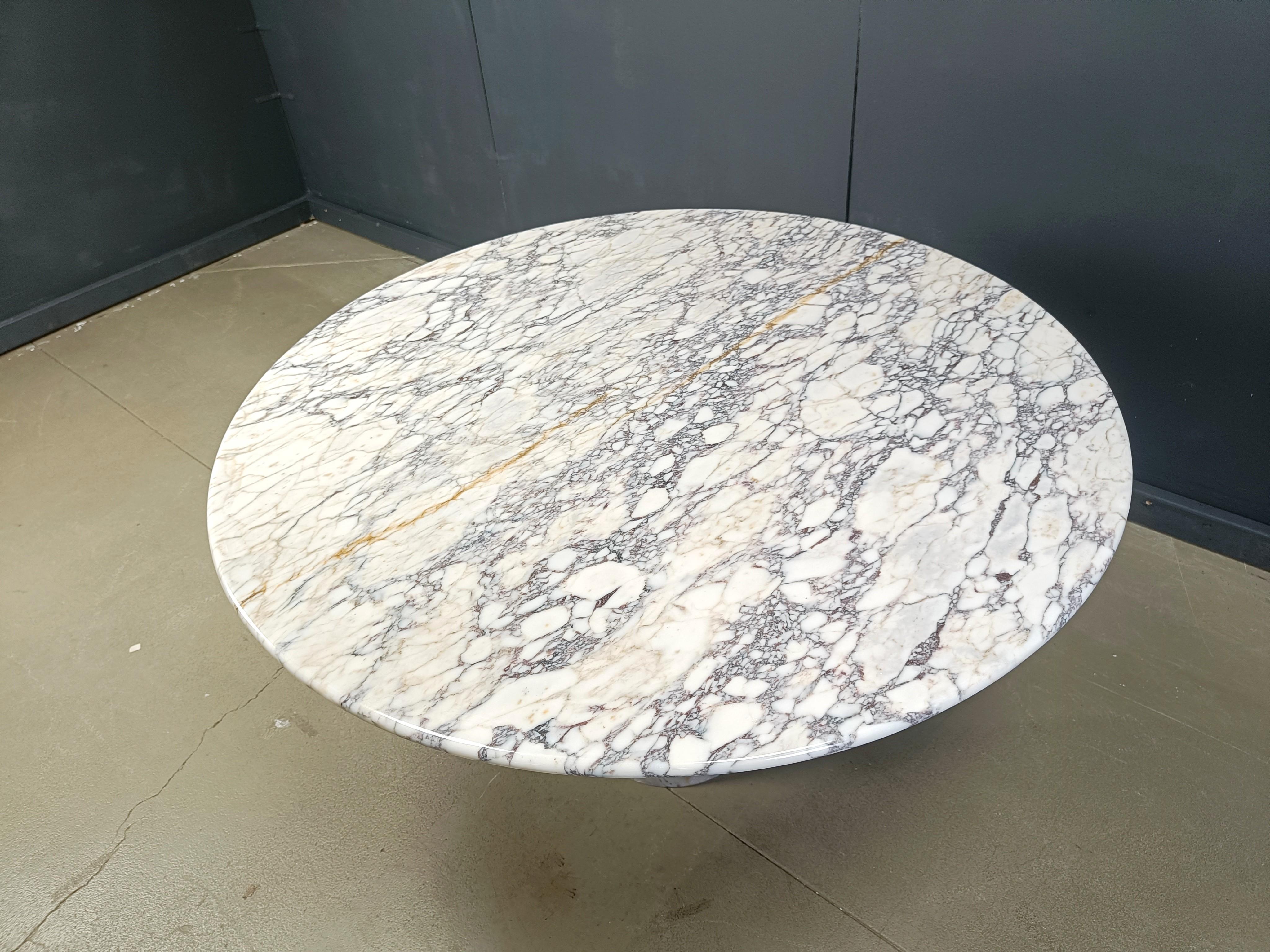 Marbre Table de salle à manger ronde en marbre vintage 1970 en vente