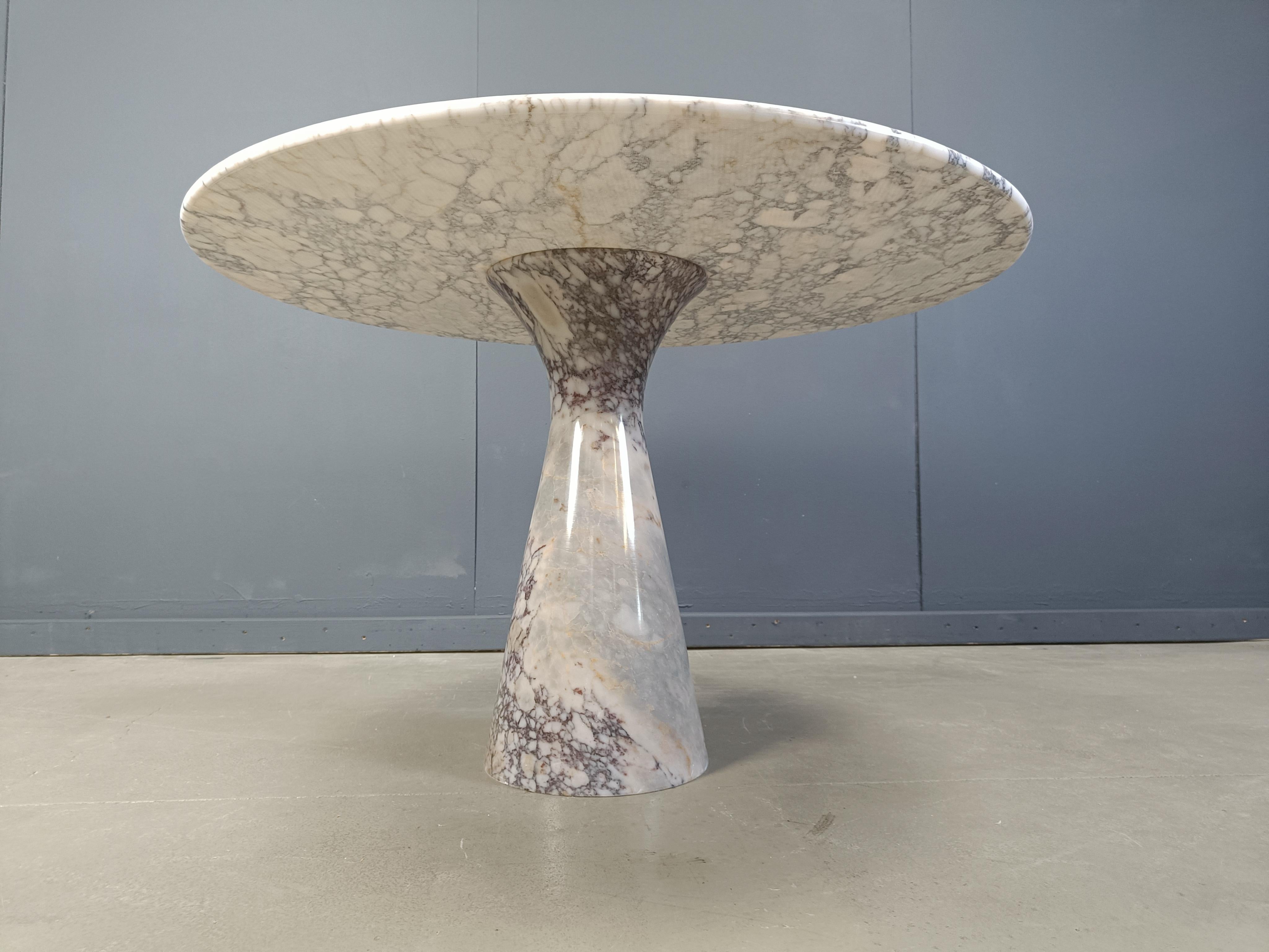 Table de salle à manger ronde en marbre vintage 1970 en vente 1