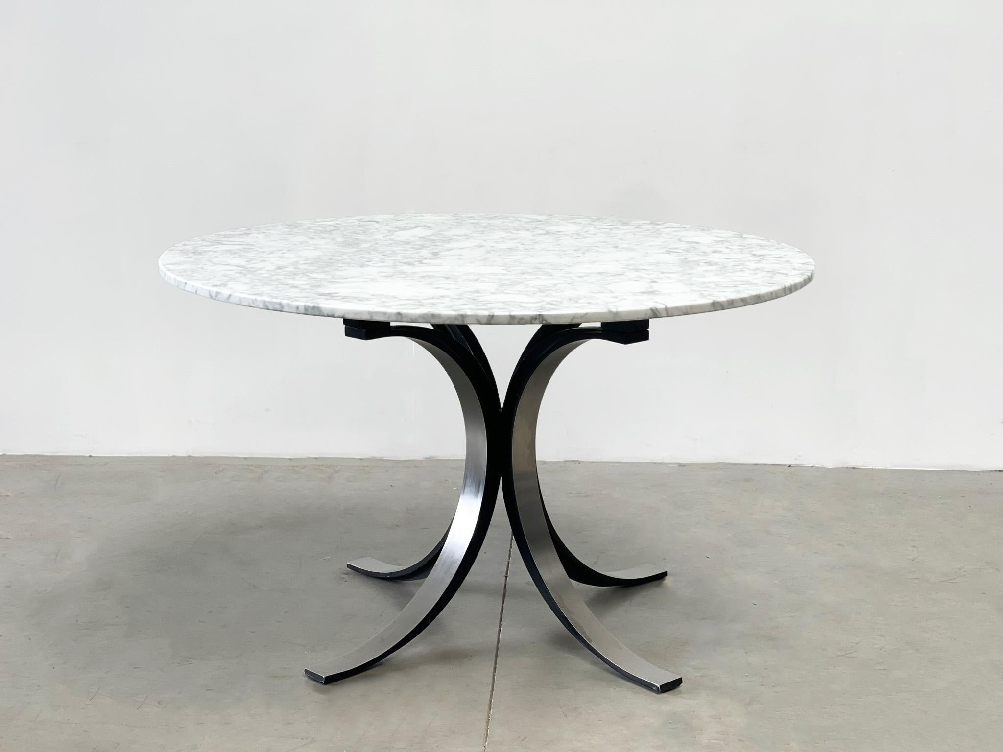 Gorgeous vintage dining table model T69 designed by Osvaldo Borsani made from a brushed metal and black coated base and a round white marble top.

Good overall condition.

Timeless dining table.

Produced by Tecno italy.

1970s - Italy

Height: